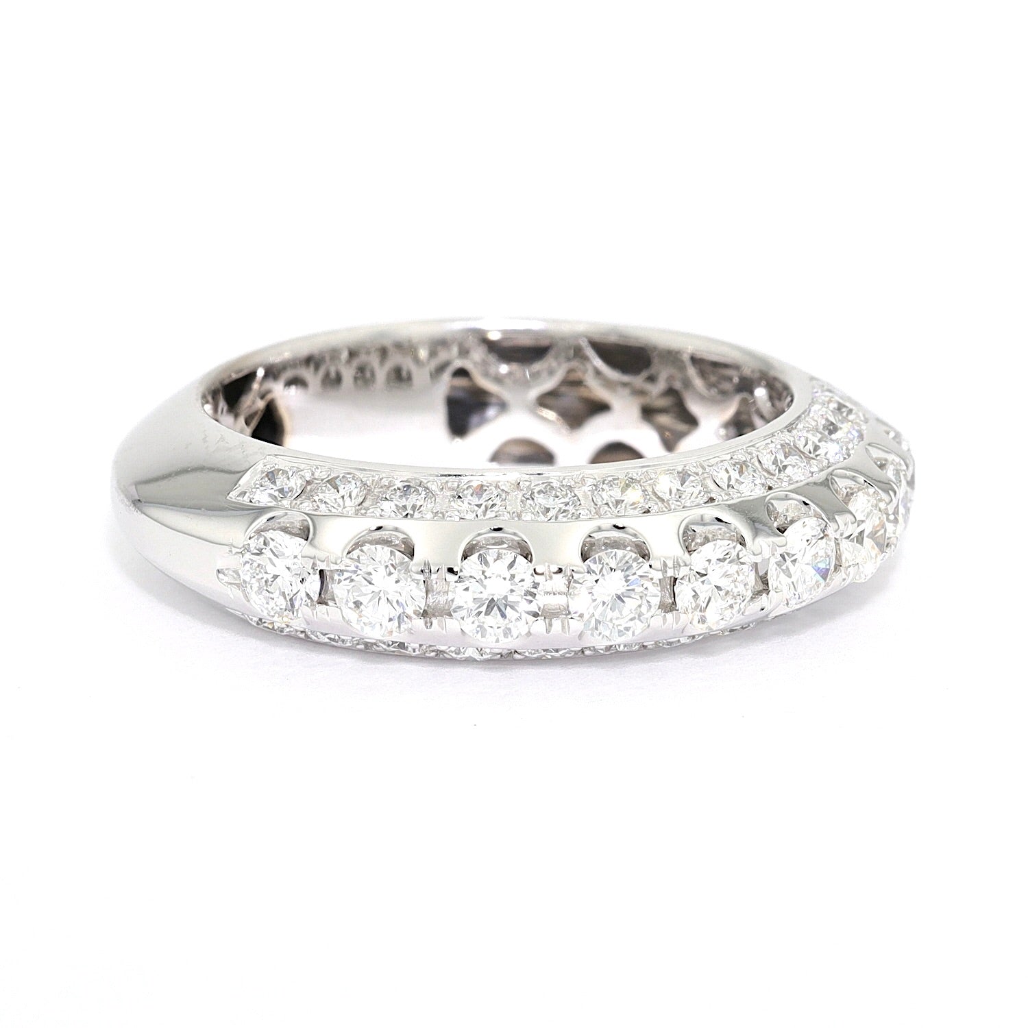 Ring in 750er Weißgold mit Brillanten, gesamt ca. 1,0 ct, liegend rechts gedreht