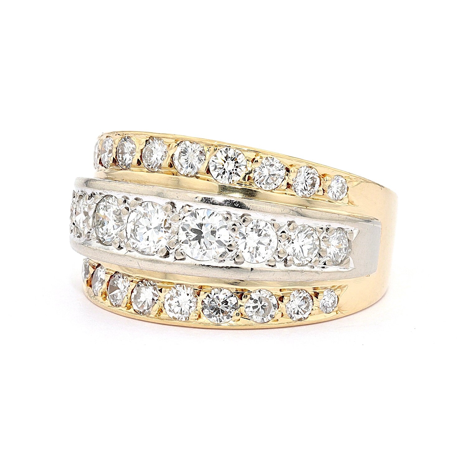 Ring in 750er Bicolor Gold mit insgesamt ca. 1,6 ct Brillanten, liegend links gedreht