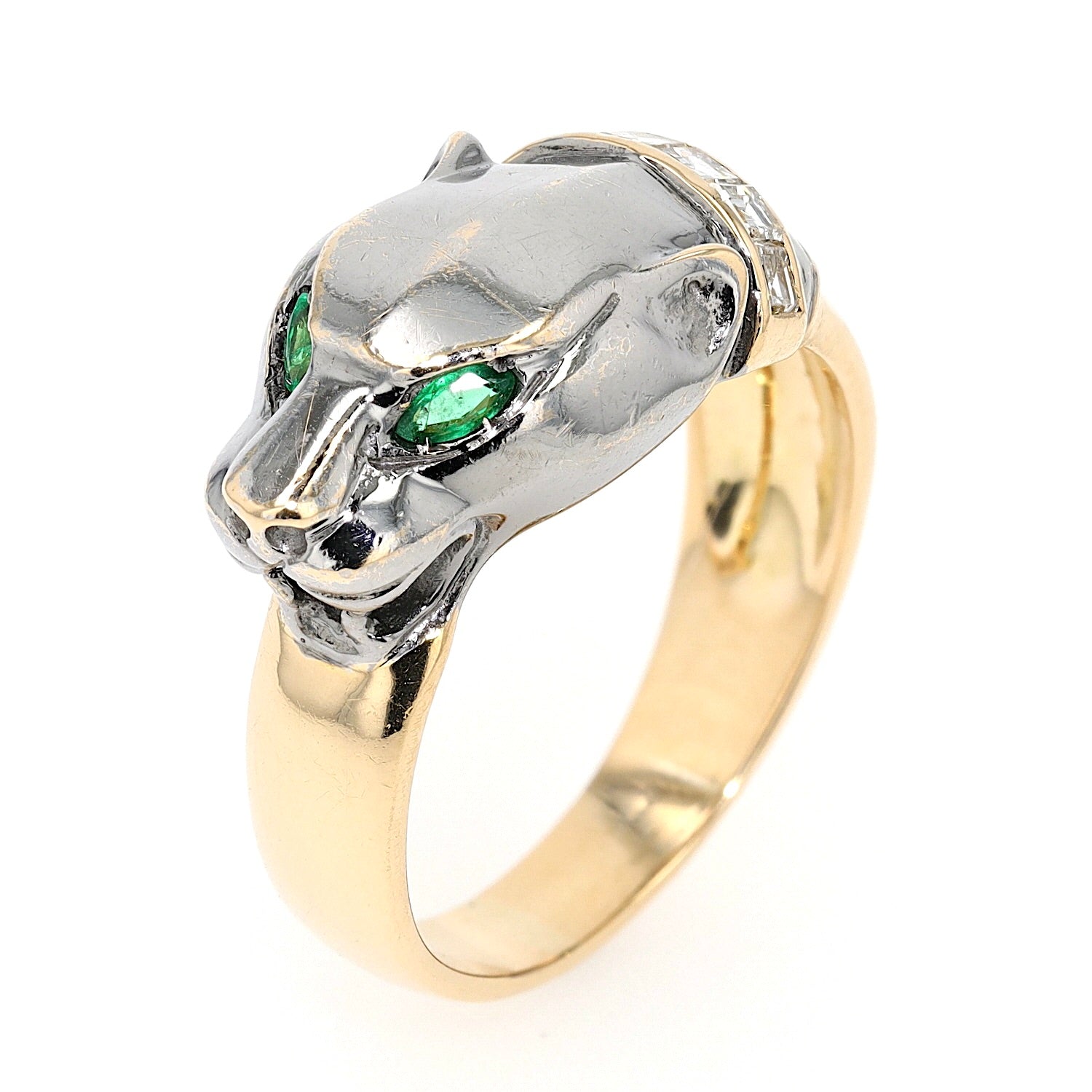 Gay Frères Ring in 750er Gold Bicolor mit Diamanten und Smaragden, stehend inks gedreht