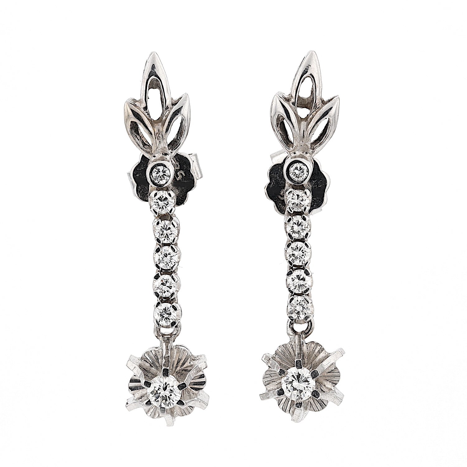1 Paar Ohrhänger in 750er Weißgold mit Brillanten, hängend frontal 2