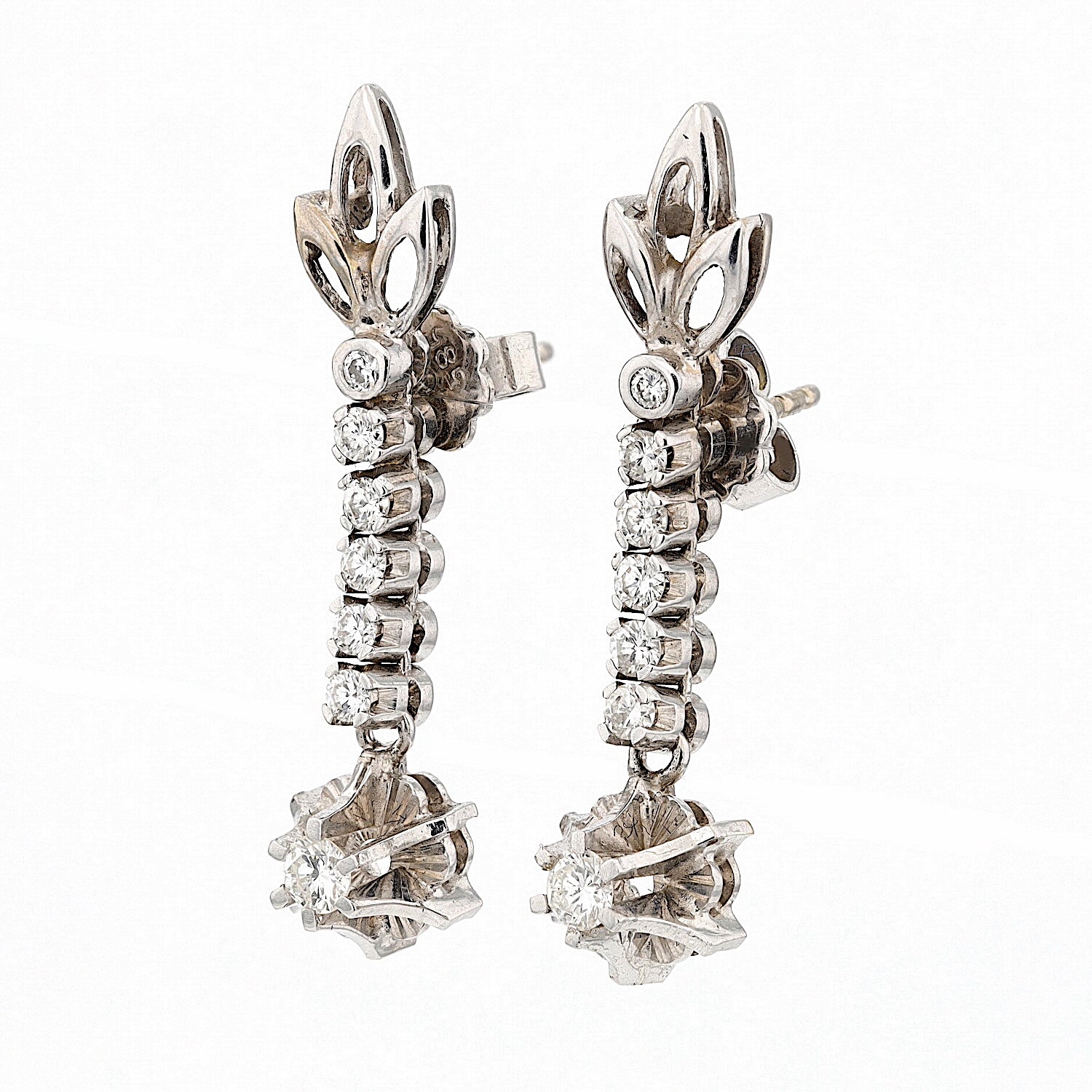 1 Paar Ohrhänger in 750er Weißgold mit Brillanten, hängend links gedreht