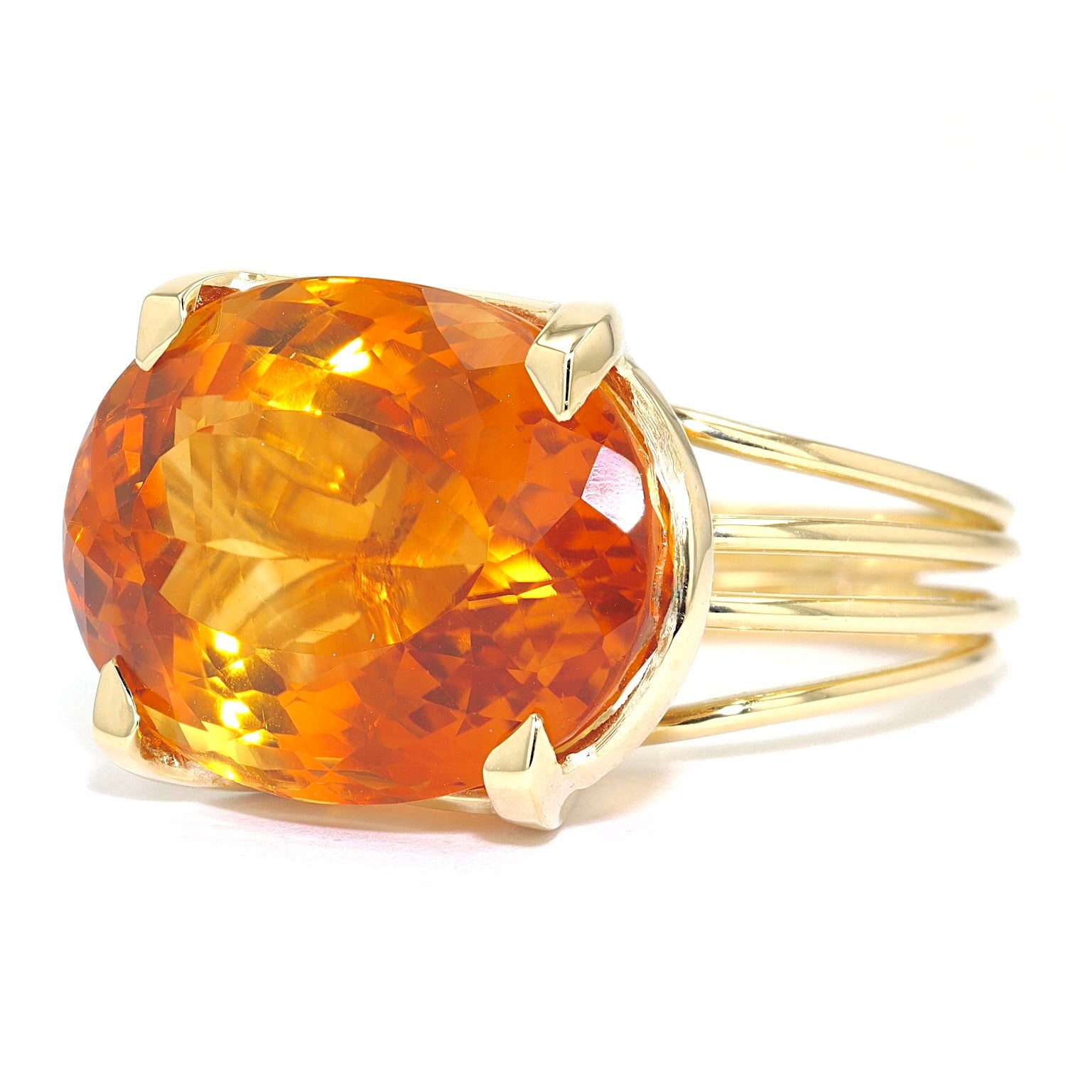 Ring in 750er Gelbgold mit einem Citrin ca. 14,8 ct, liegend links gedreht