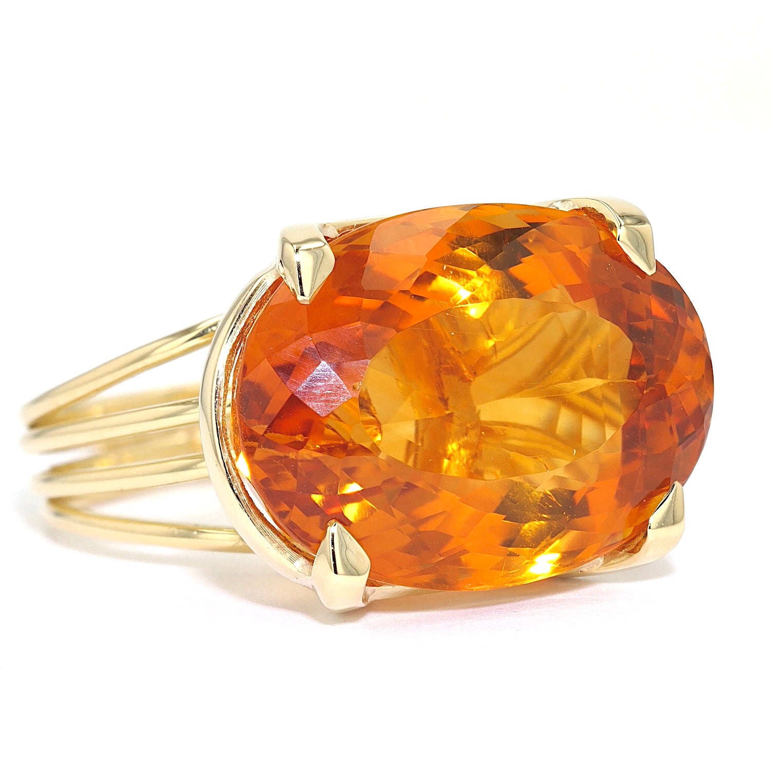 Ring in 750er Gelbgold mit einem Citrin ca. 14,8 ct, liegend rechts gedreht