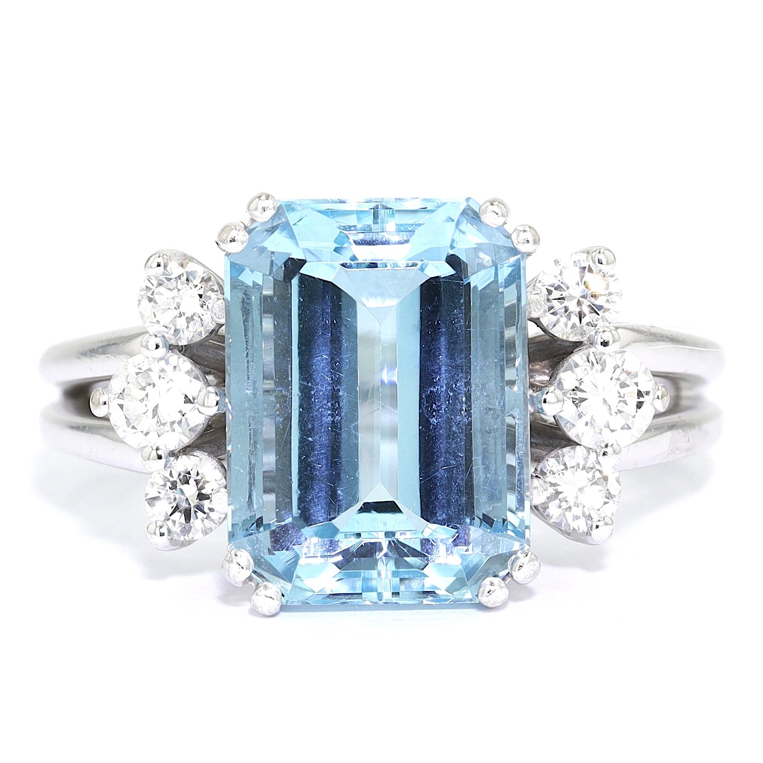 Vintage Ring in 585er Weißgold mit einem Aquamarin und Brillanten, liegend frontal