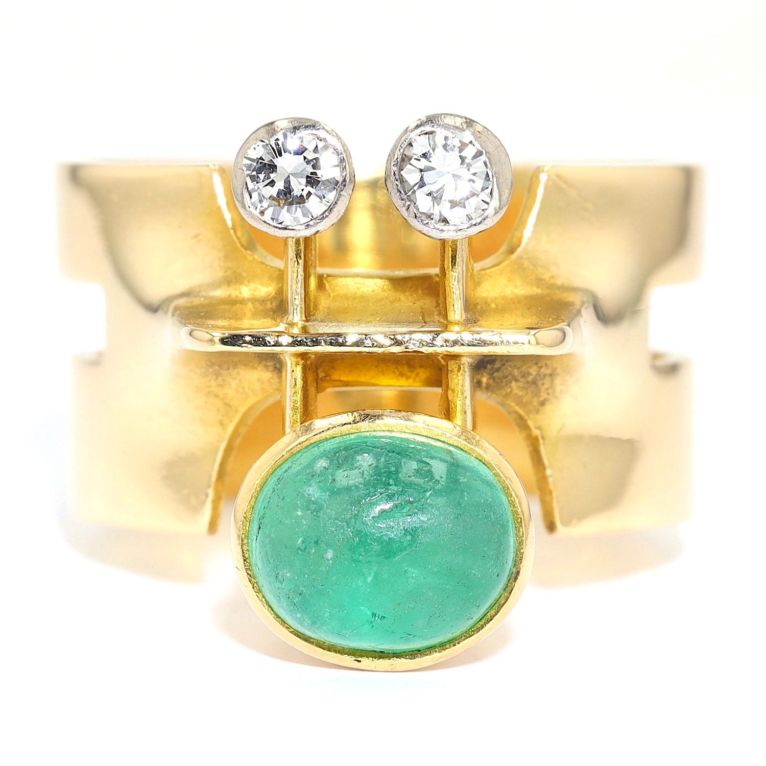 Vintage Ring Klaus Neubauer in 750er Gelbgold mit Brillanten und einem Smaragd-Cabochon, liegend frontal