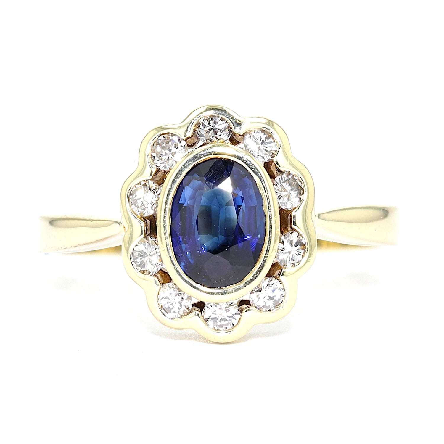 Vintage Ring in 585er Gelbgold mit Brillanten und einem blauen Saphir, liegend frontal