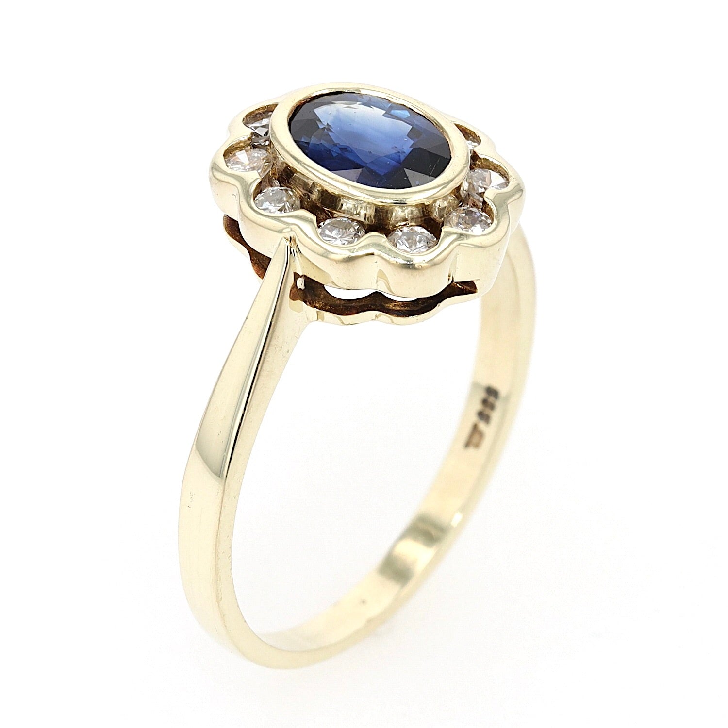 Vintage Ring in 585er Gelbgold mit Brillanten und einem blauen Saphir, stehend