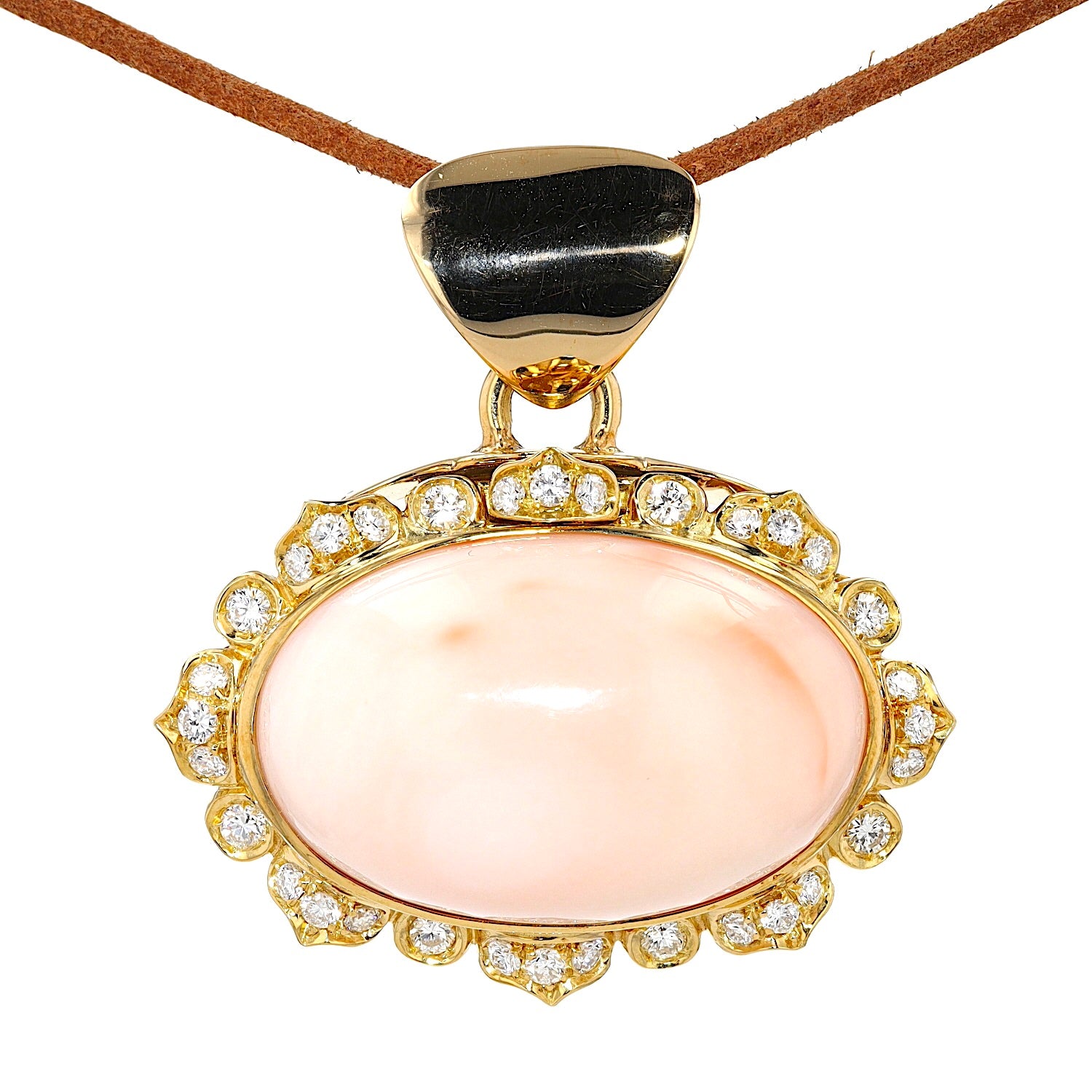 Anhänger / Schloss in 750er Gelbgold mit einem Korallen-Cabochon und Brillanten, hängend frontal