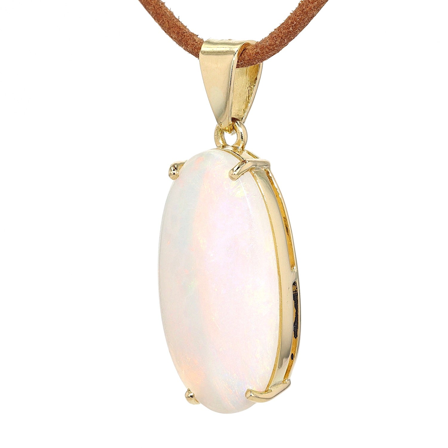 Anhänger in 750er Gelbgold mit einem Kristallopal, hängend links gedreht