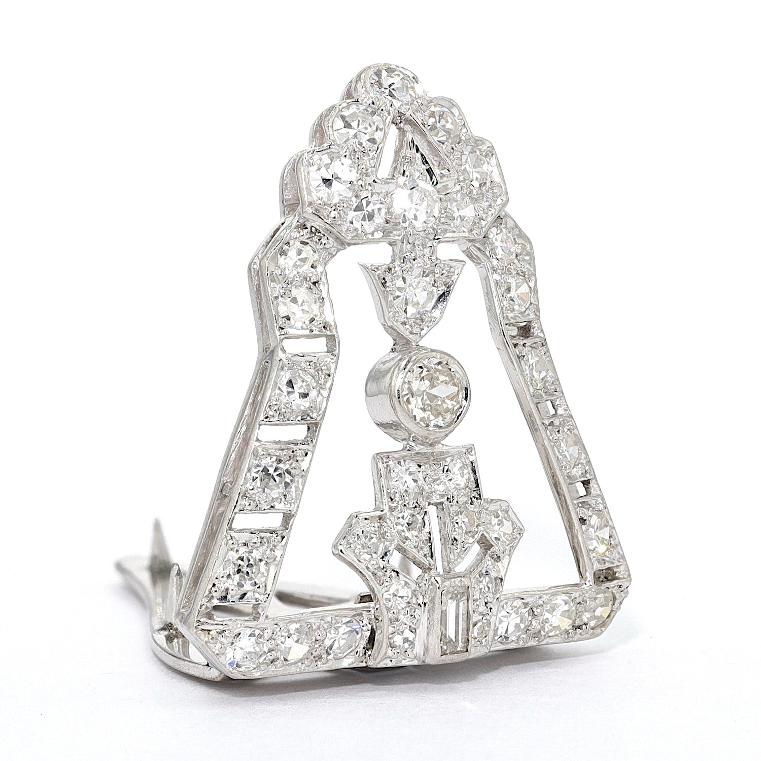 Art Deco Clip - Brosche in 9 kt Weißgold, platiniert mit Diamanten, stehend rechts gedreht