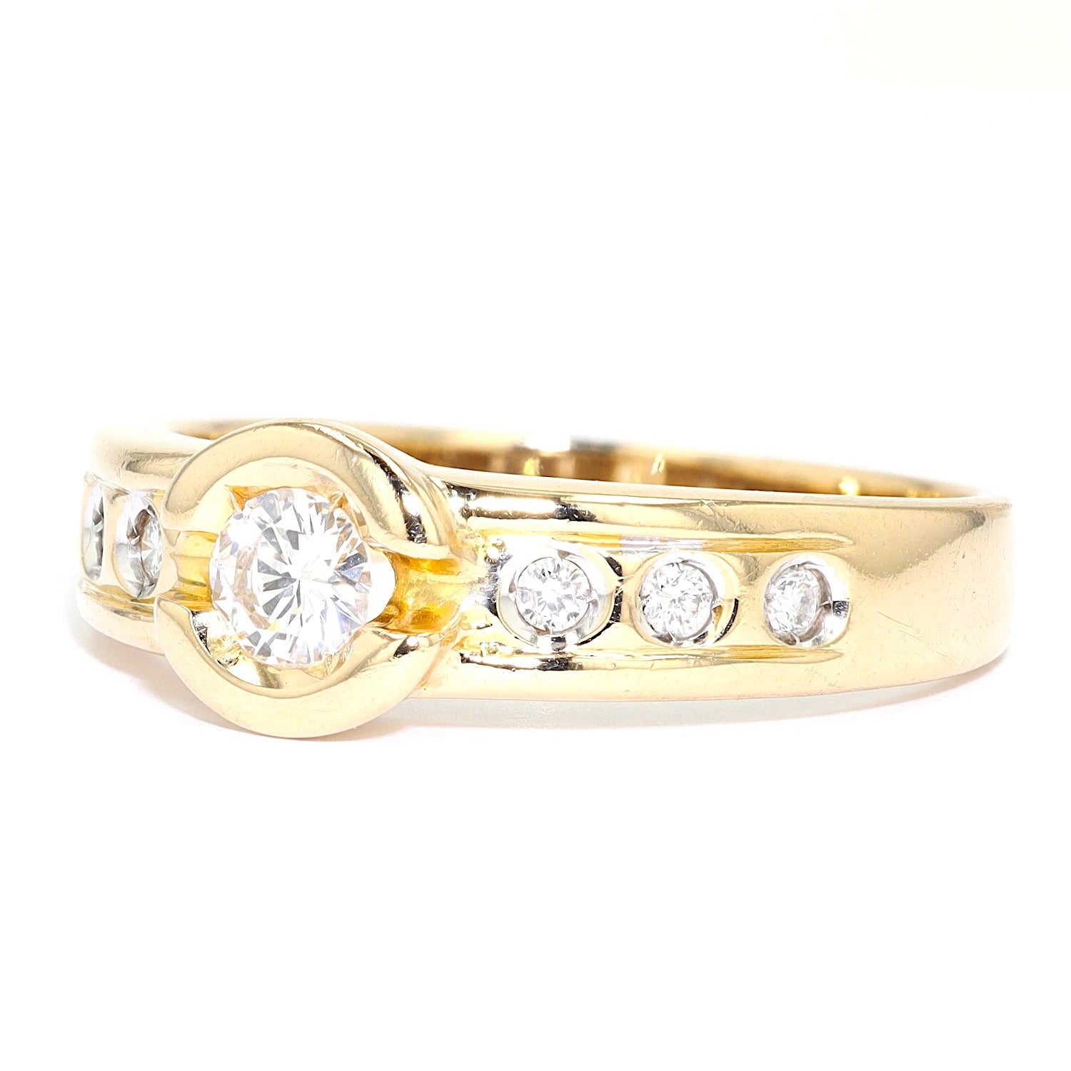 Vintage Ring in 585er Gelbgold mit Brillanten, gesamt ca. 0,30 ct, liegend links gedreht