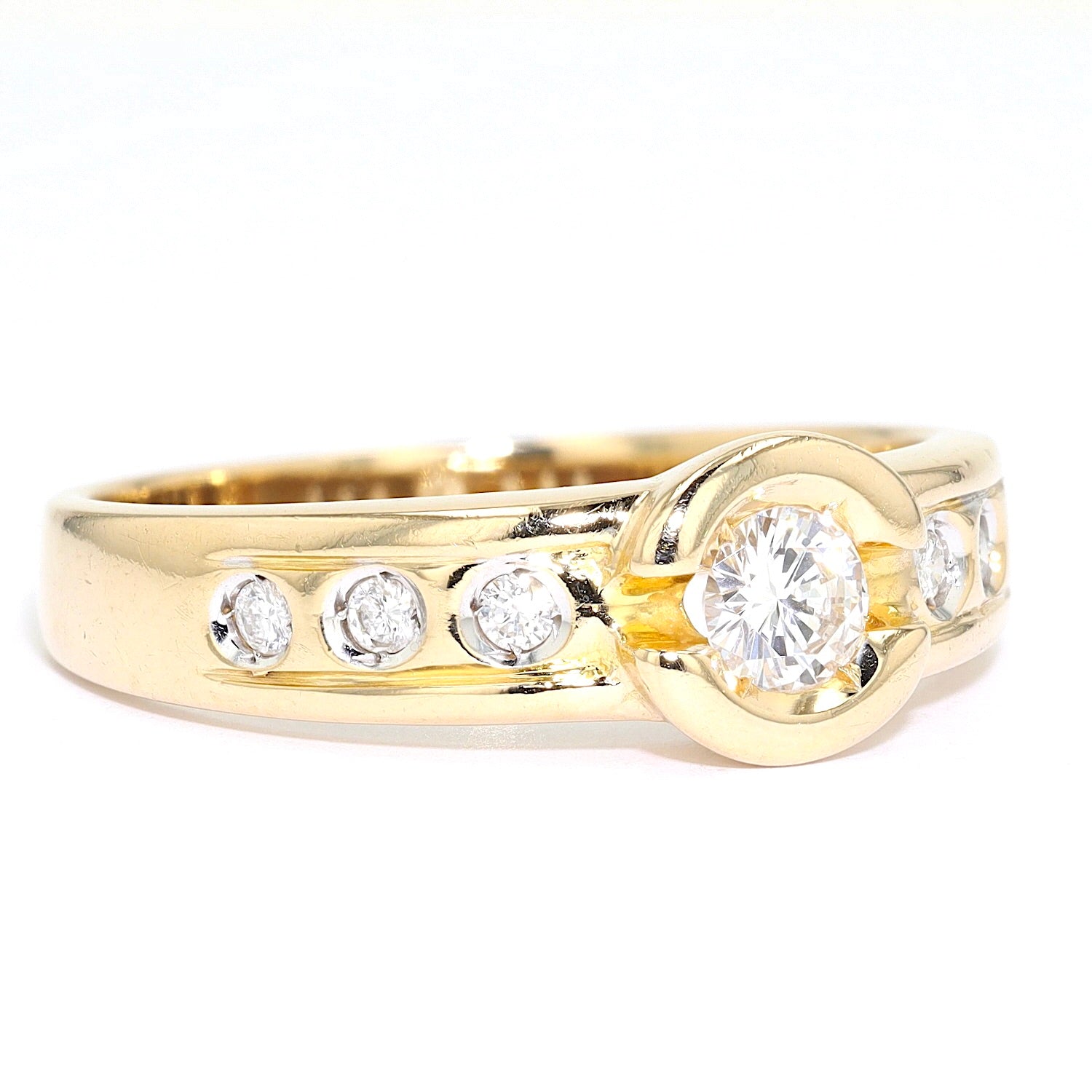 Vintage Ring in 585er Gelbgold mit Brillanten, gesamt ca. 0,30 ct, liegend rechts gedreht