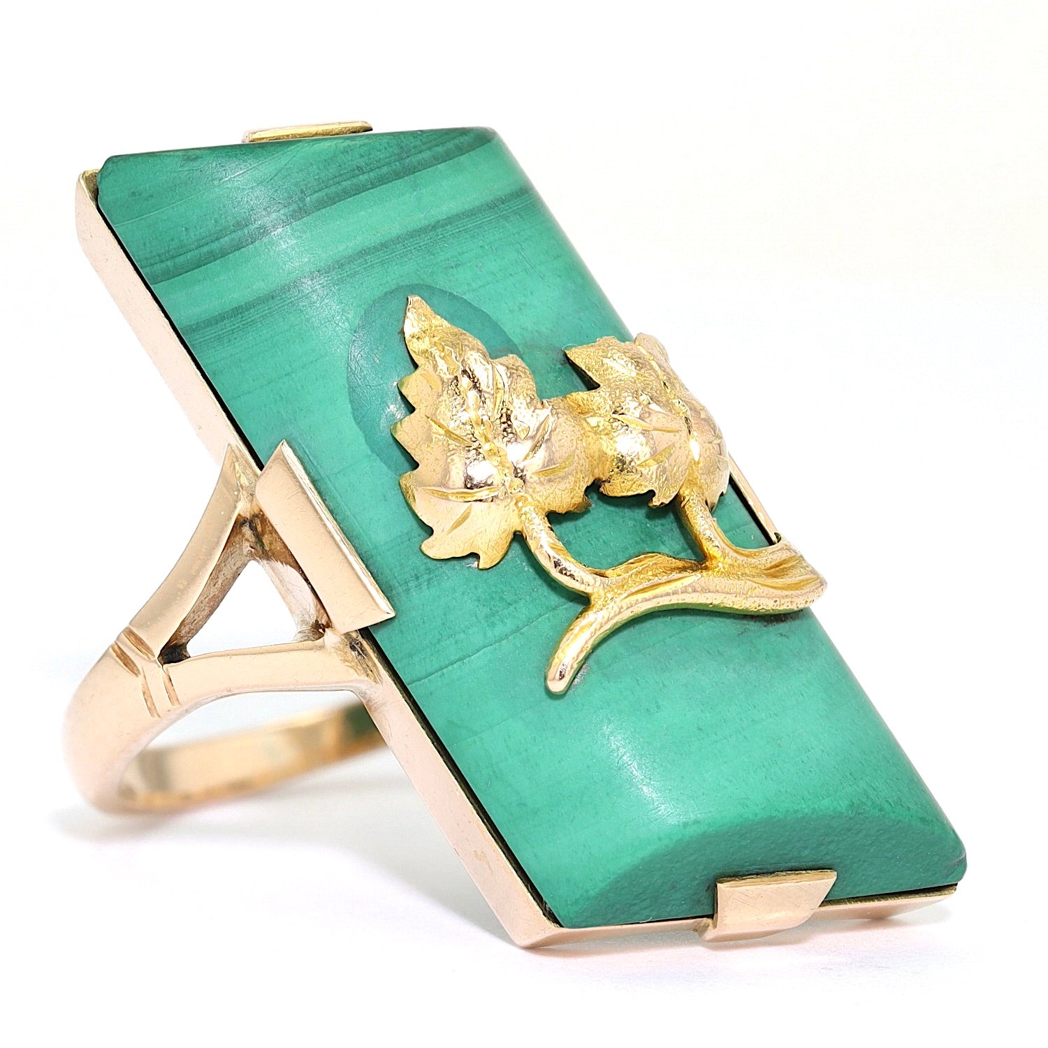 Ring in 585er Gelbgold mit einem Malachit, liegend rechts gedreht