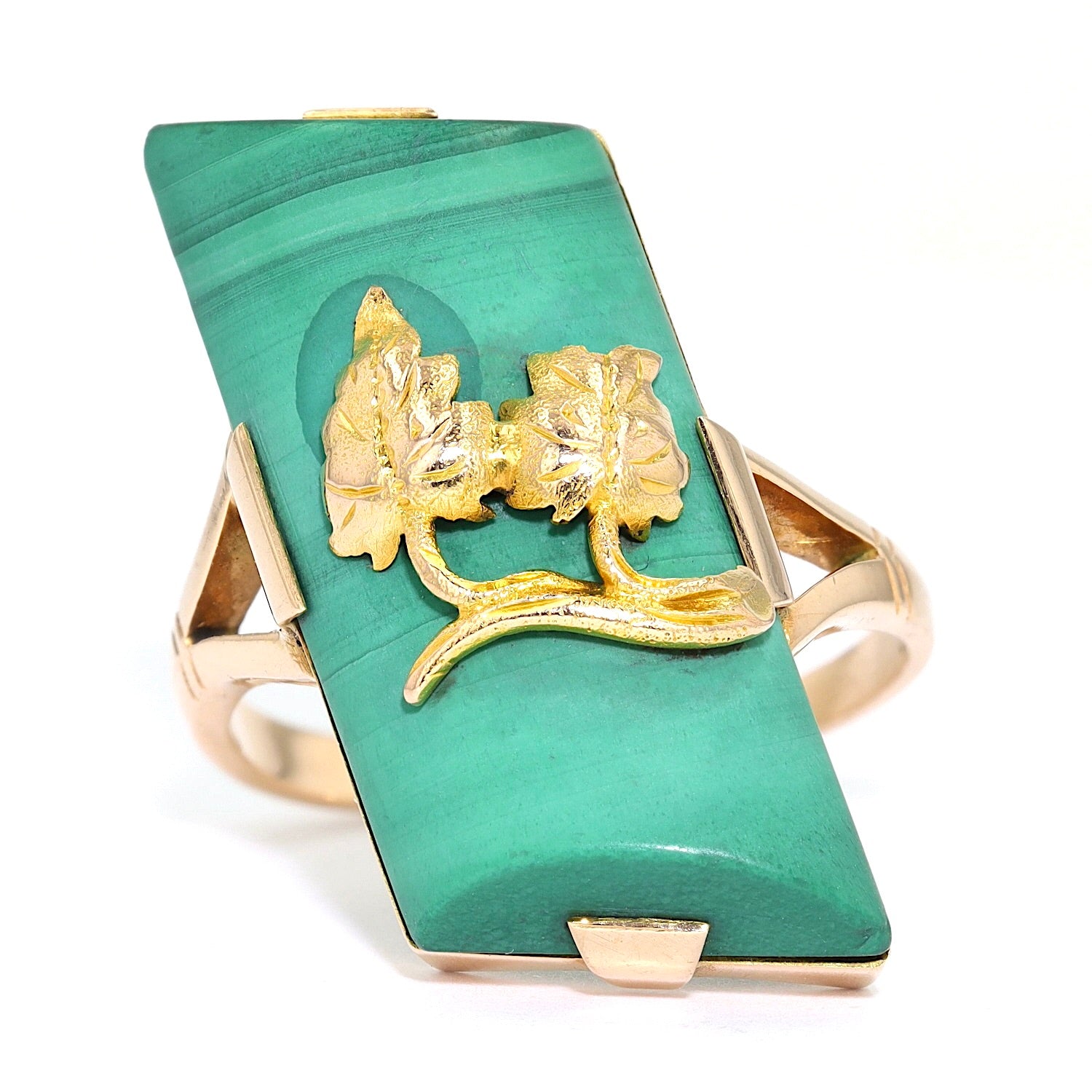 Ring in 585er Gelbgold mit einem Malachit, liegend frontal