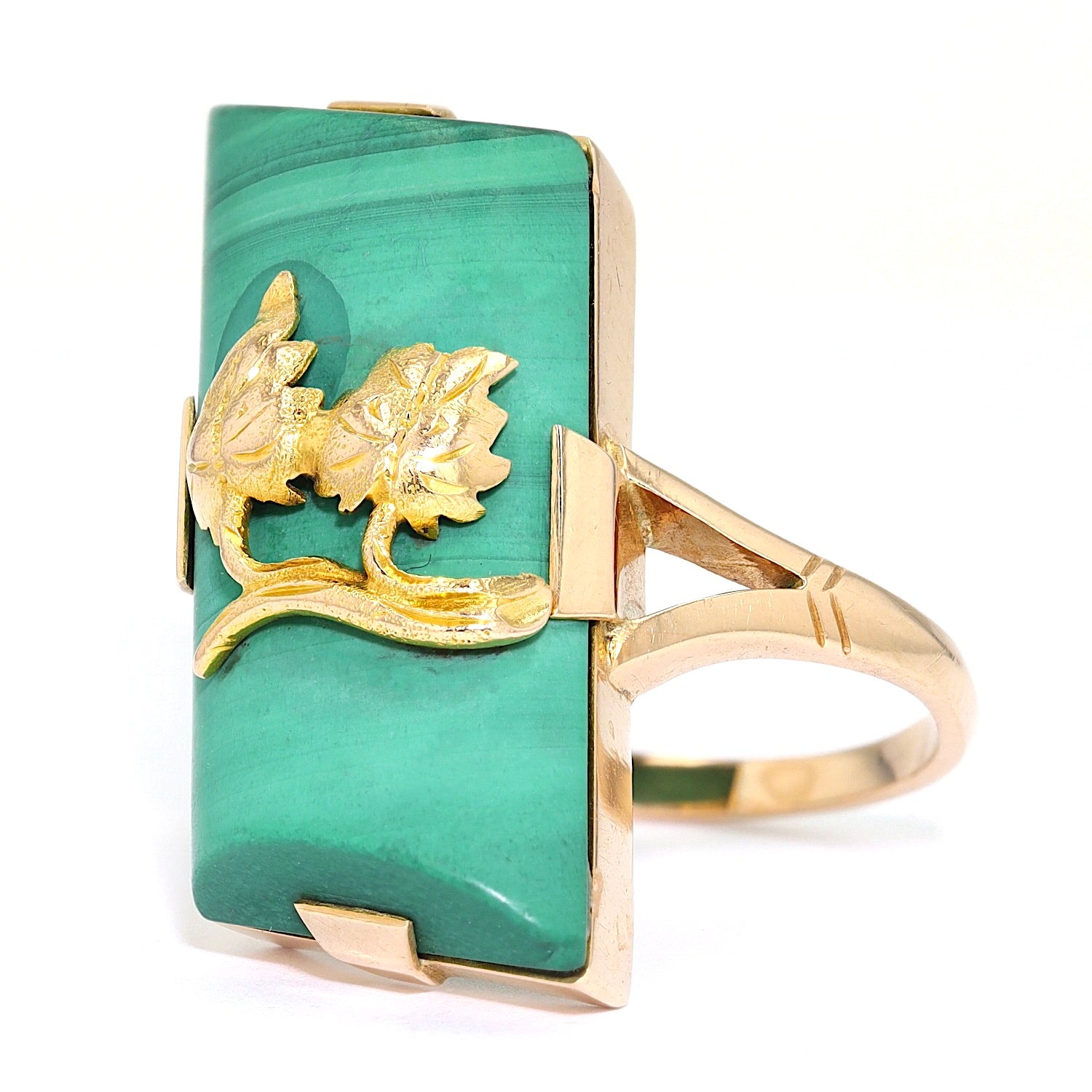 Ring in 585er Gelbgold mit einem Malachit, liegend links gedreht