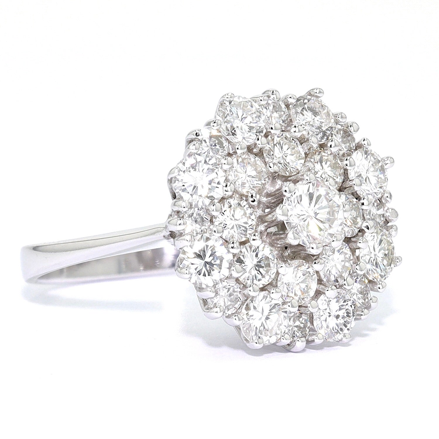 Ring in 750er Weißgold mit insgesamt ca. 2,0 ct Brillanten, liegend rechts gedreht