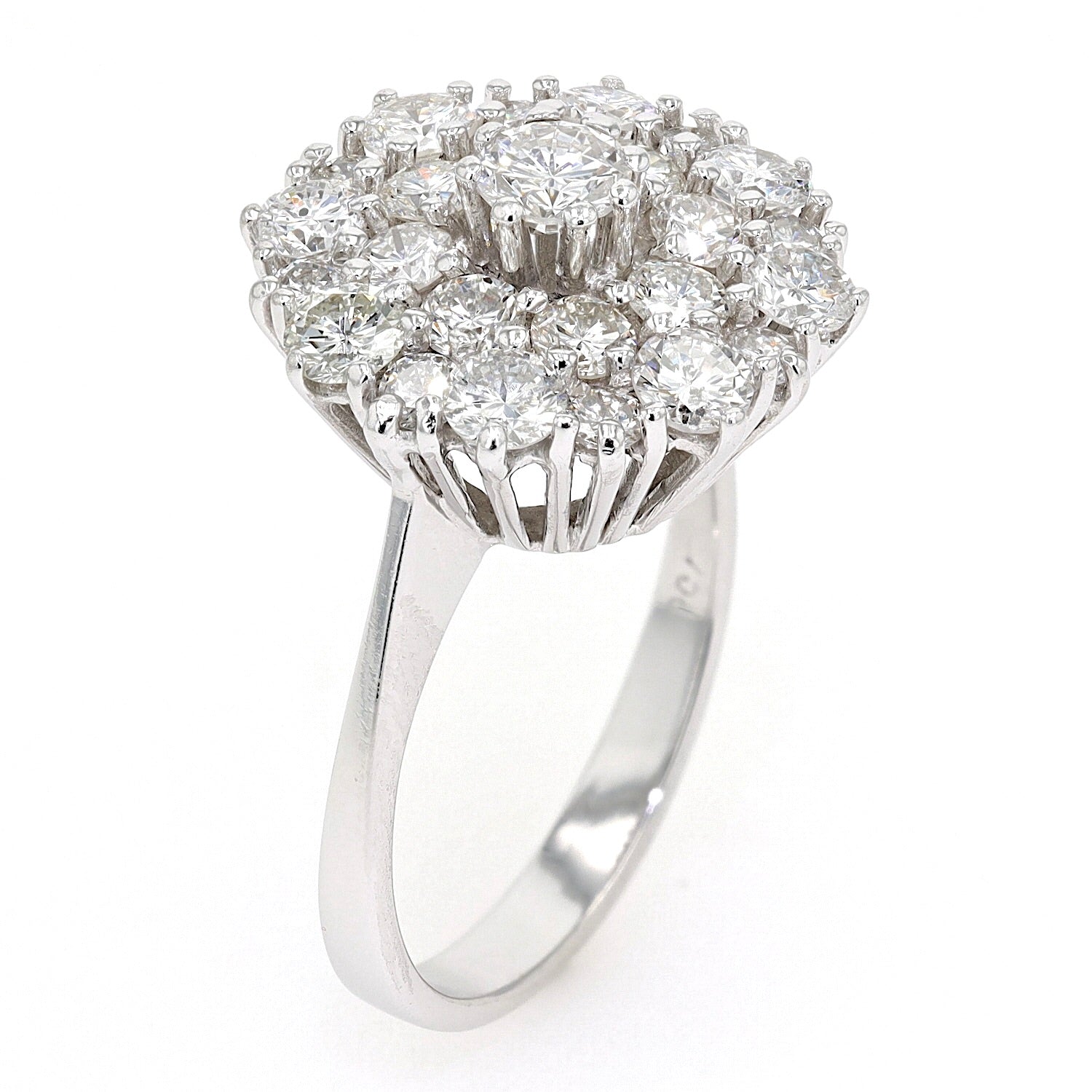 Ring in 750er Weißgold mit insgesamt ca. 2,0 ct Brillanten, stehend