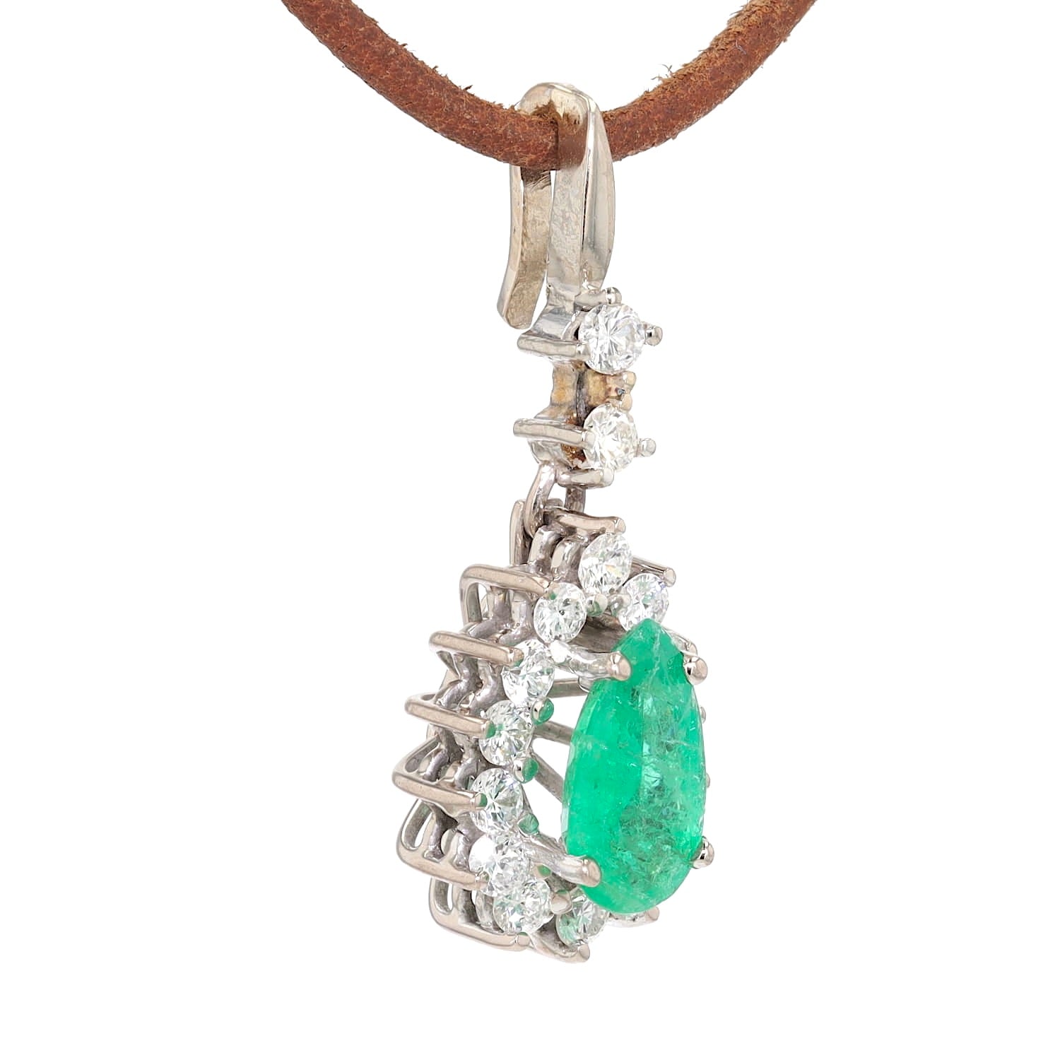 Anhänger in 750er Weißgold mit einem Smaragd und Brillanten, hängend rechts gedreht