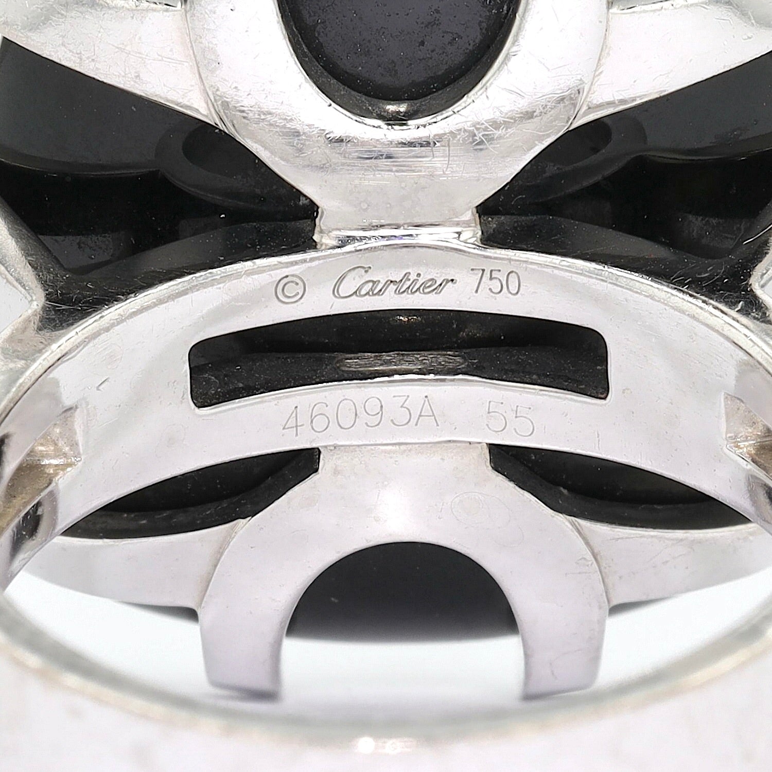 Cartier Ring Le Baiser du Dragon in 750er Weißgold mit einem Jadeit und Brillanten, Gravur