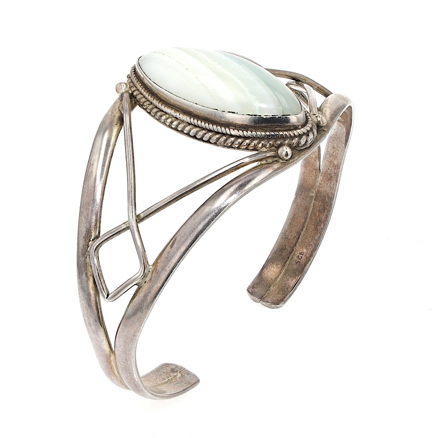 Vintage Armreif in 925er Silber mit einem Achat-Cabochon, ca. 27 ct, stehend