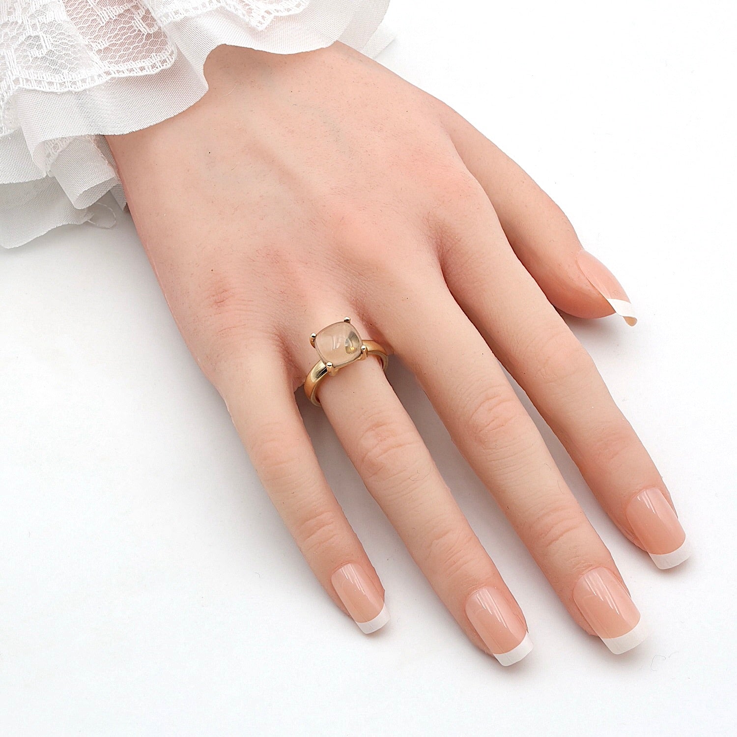 Toni Gard Ring in 585er Gelbgold mit einem Citrin, an der Hand