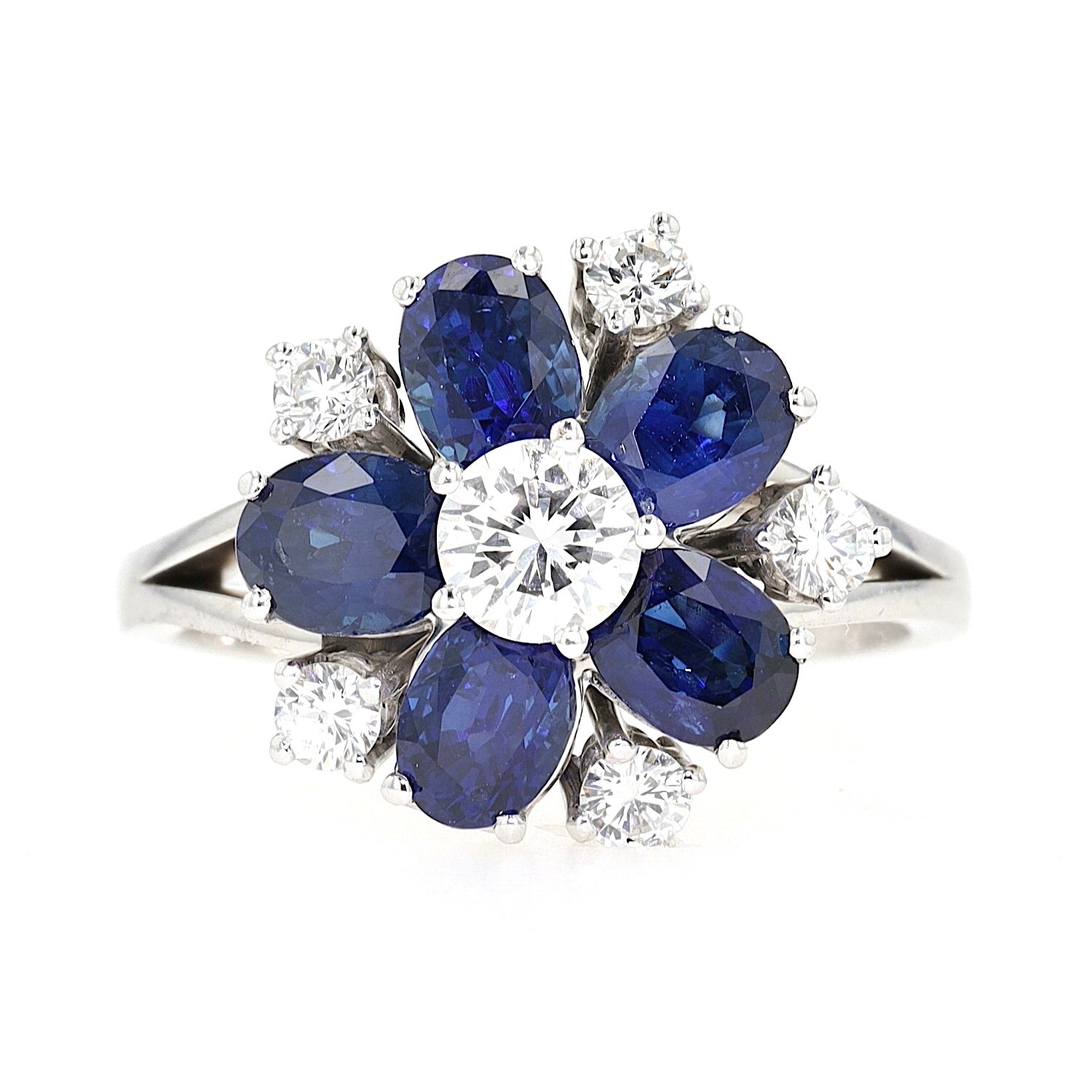 Vintage Ring in 750er Weißgold mit Brillanten und Saphiren, liegend frontal