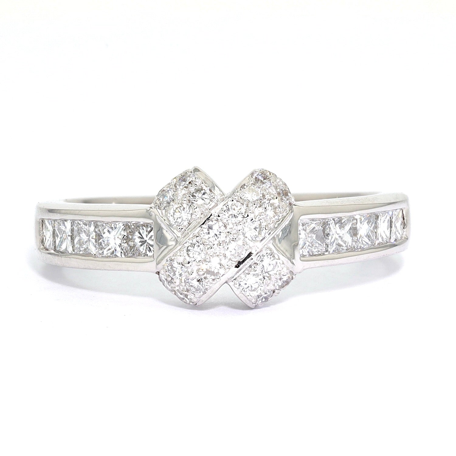 Hans Paul Buchwald Ring in 750er Weißgold mit Diamanten und Brillanten, liegend frontal
