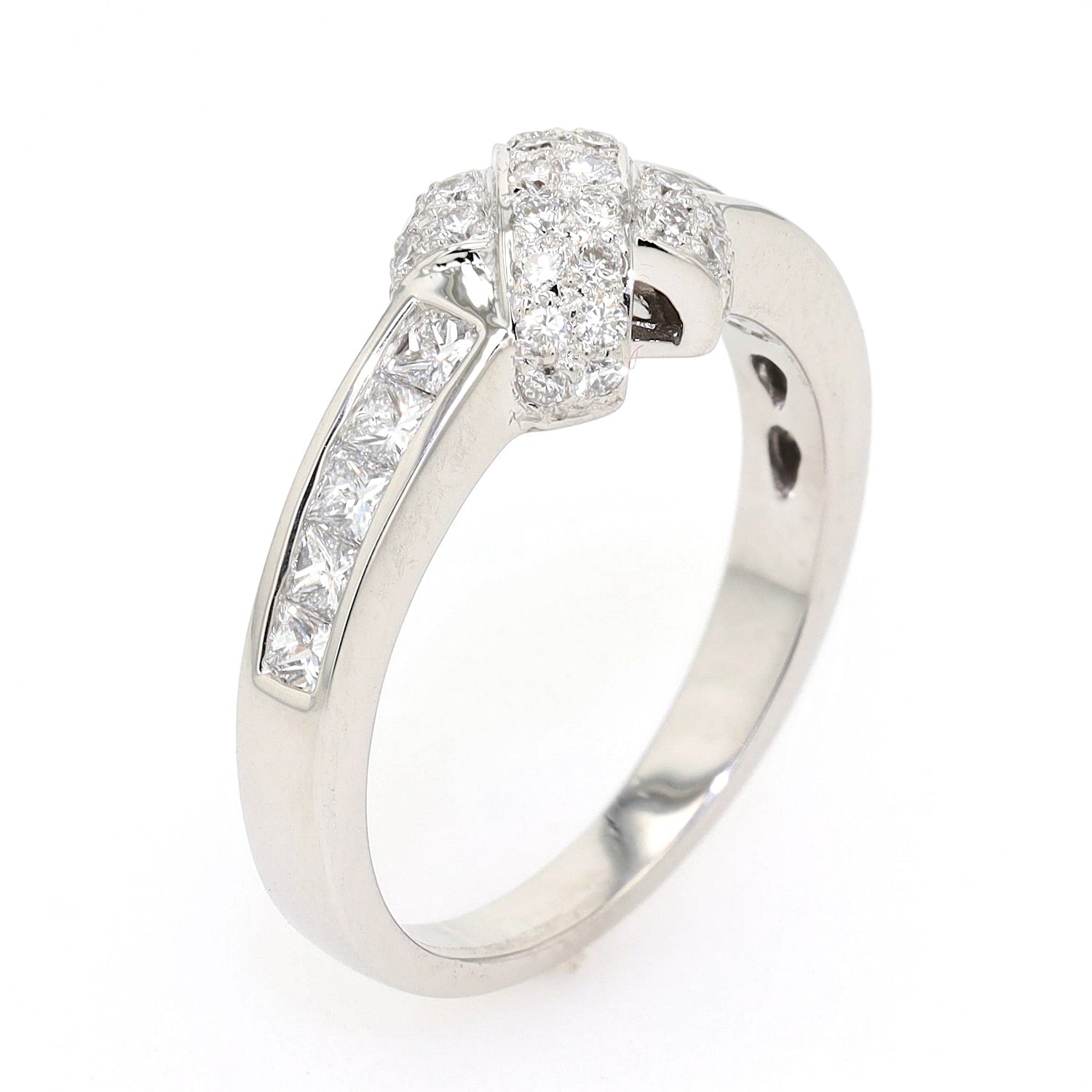 Hans Paul Buchwald Ring in 750er Weißgold mit Diamanten und Brillanten, stehend