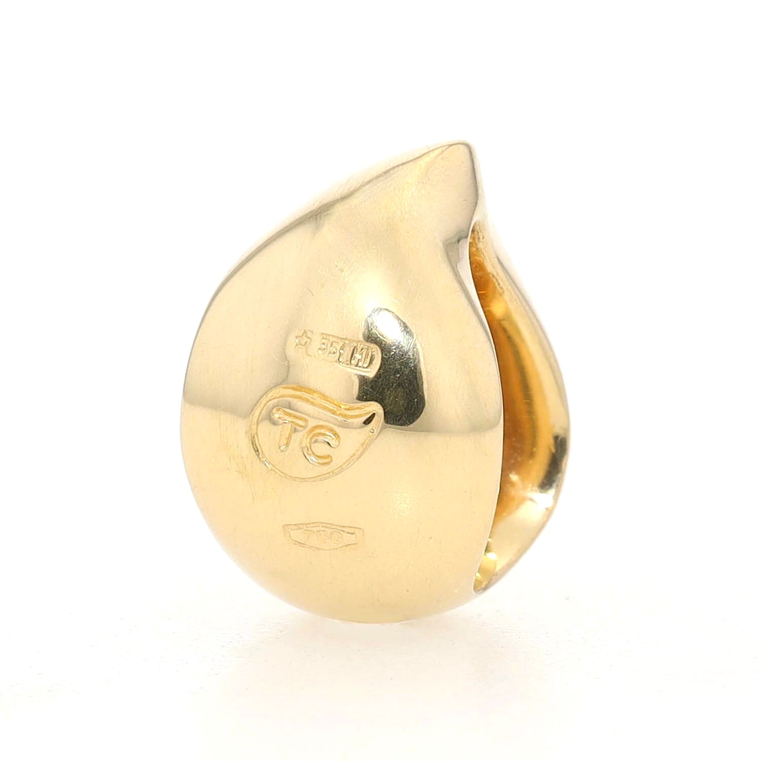 Anhänger von Tamara Comolli in 750er Gold, stehend frontal von hinten mit Signatur