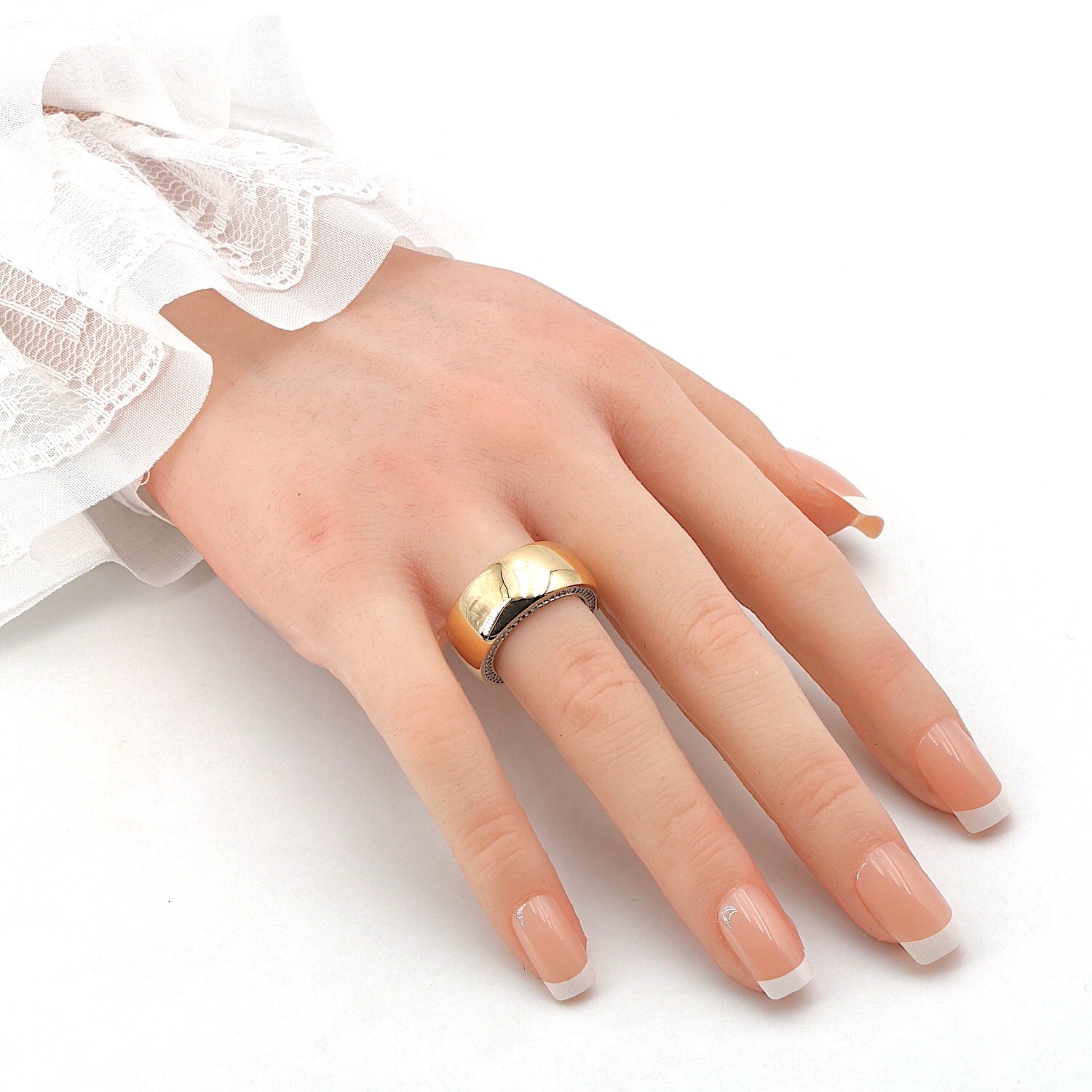 Toni Gard Ring in 585er Gelbgold mit Brillanten, an der Hand