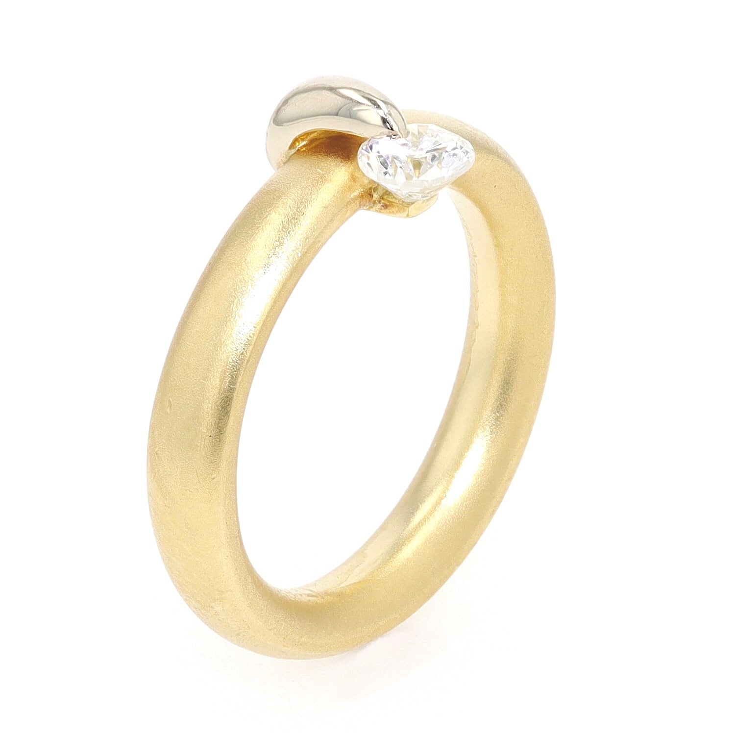 Ring in 750er Gelbgold mit einem Brillanten, stehend
