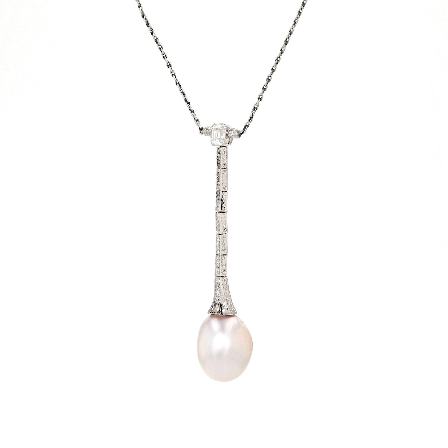 Art Deco Collier aus Platin mit einer großen natürlichen Perle und Diamanten, hängend links gedreht