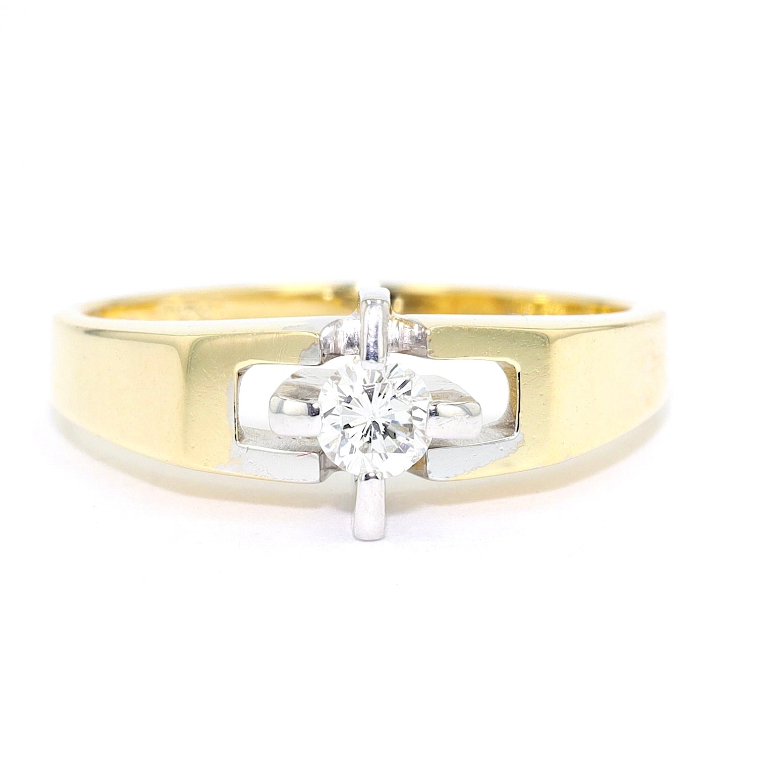 Ring in 585er Gold Bicolor mit einem Brillanten ca. 0,15 ct, liegend frontal