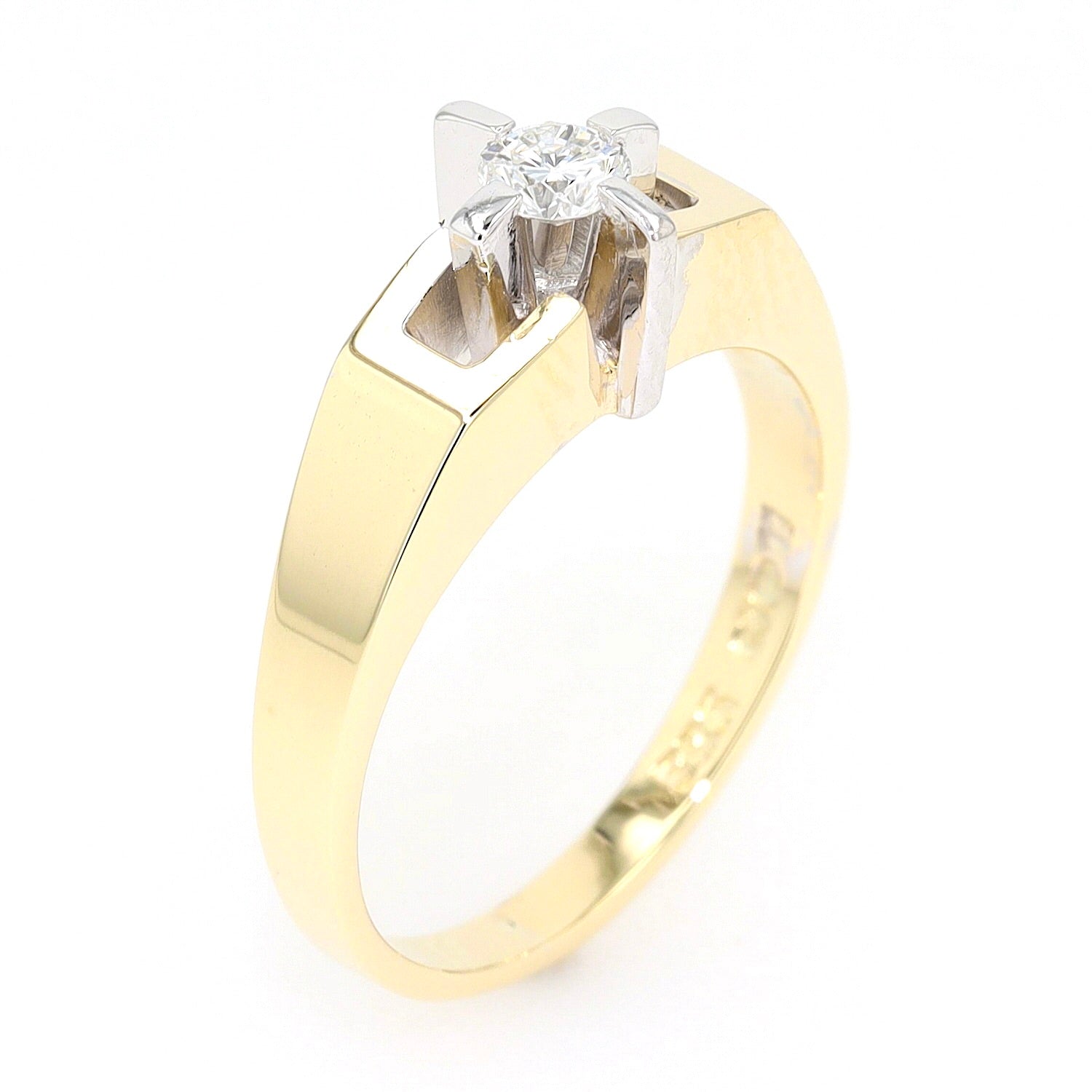 Ring in 585er Gold Bicolor mit einem Brillanten ca. 0,15 ct, stehend