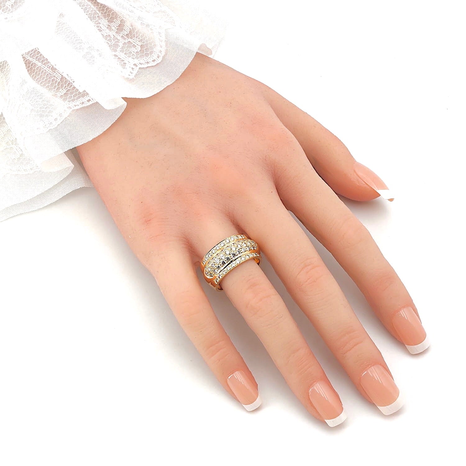 Ring in 750er Gelbgold mit ca.1 ct Brillanten, an der Hand