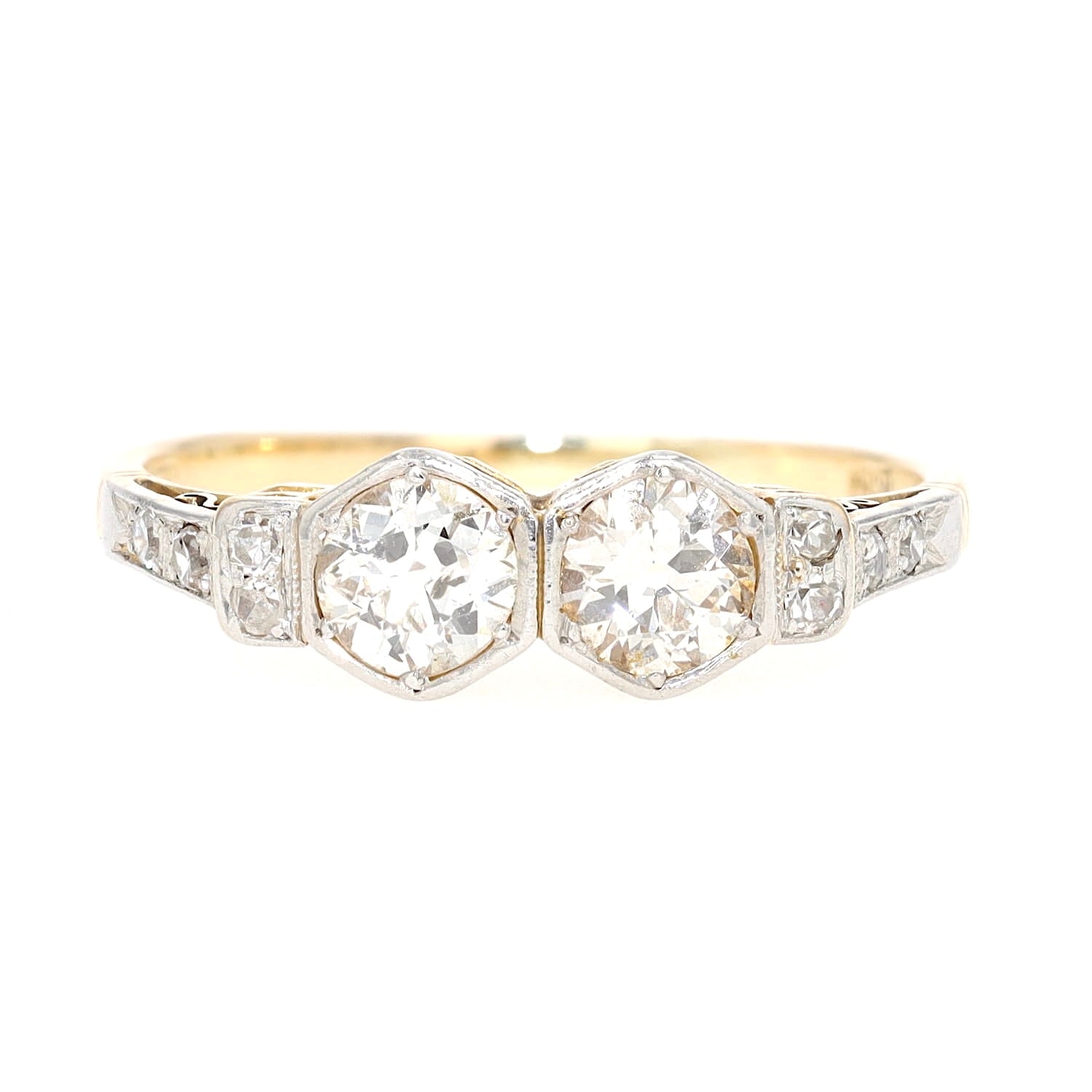 Art Deco Verlobungsring in 750er Gelbgold platiniert mit Diamanten gesamt ca. 0,63 ct, liegend frontal