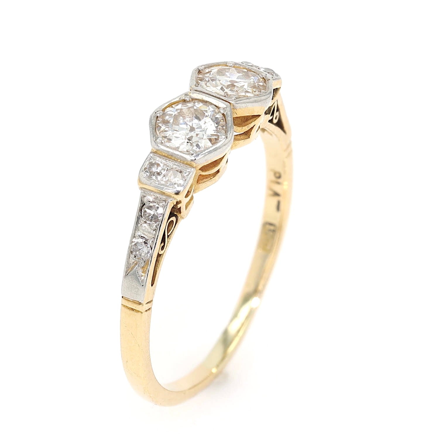 Art Deco Verlobungsring in 750er Gelbgold platiniert mit Diamanten gesamt ca. 0,63 ct, stehend