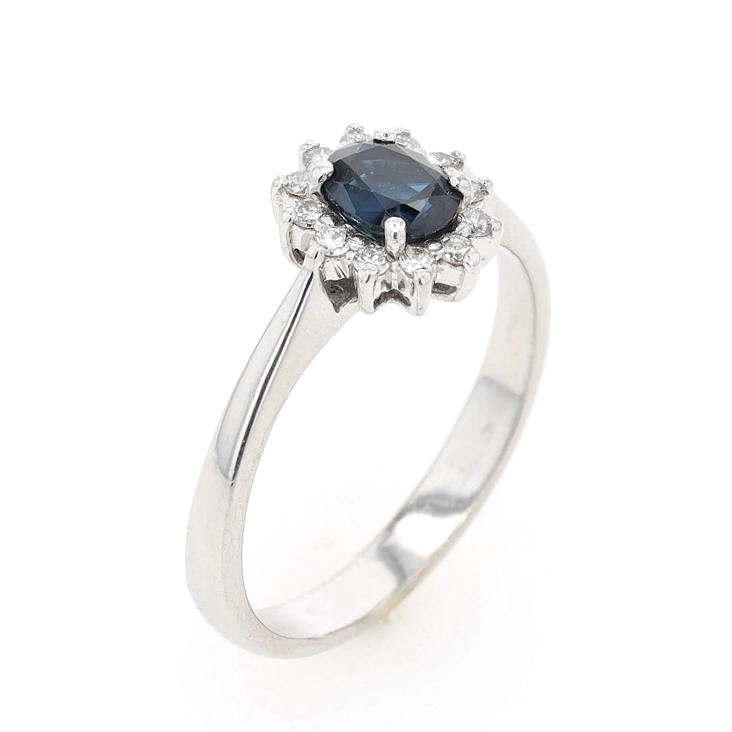 Ring in 585er Weißgold mit einem Saphir und Brillanten, stehend