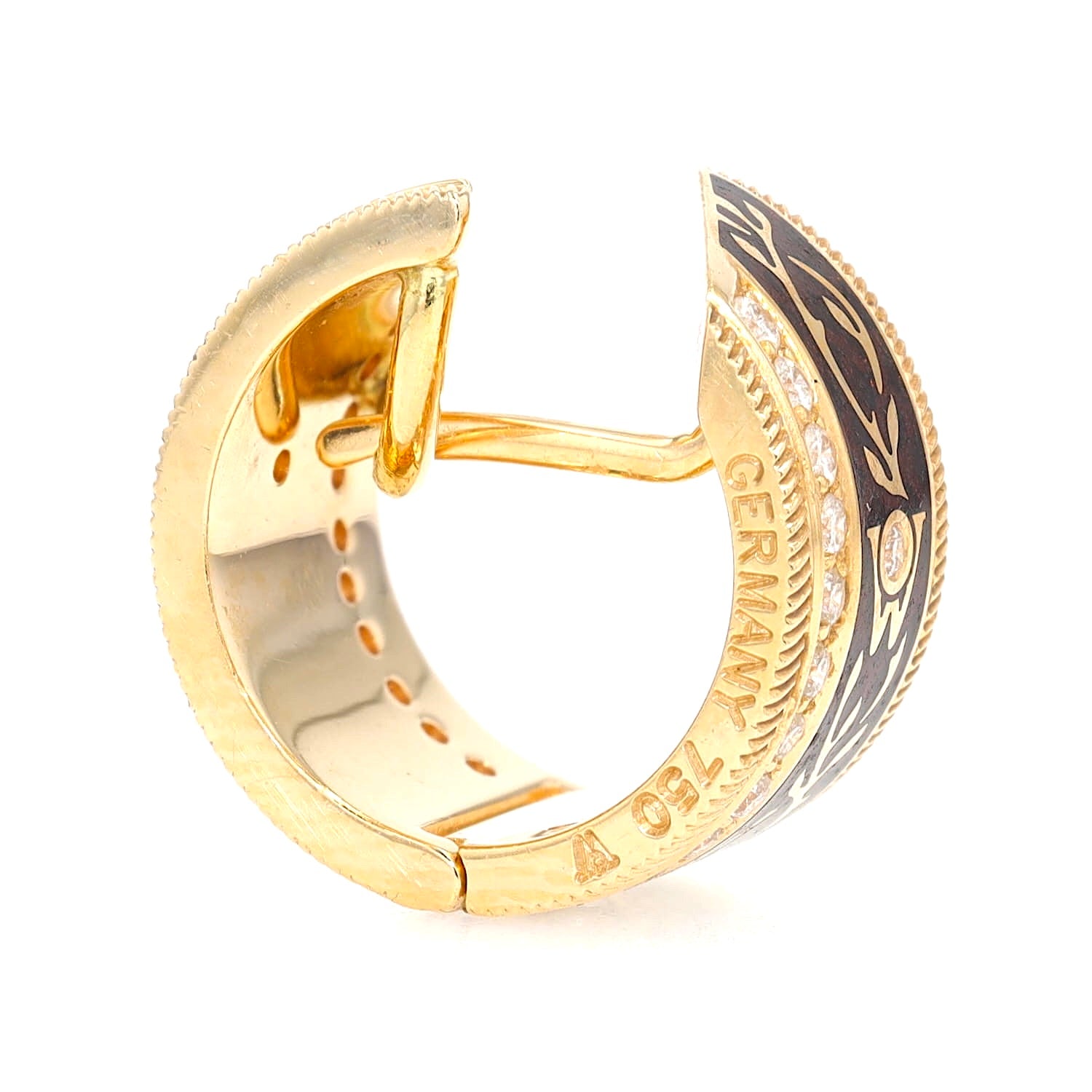 Wellendorff Kreolen “Schokotwist“ in 750er Gelbgold mit zweifarbiger Kaltemaille und Brillanten, stehend Seitenansicht