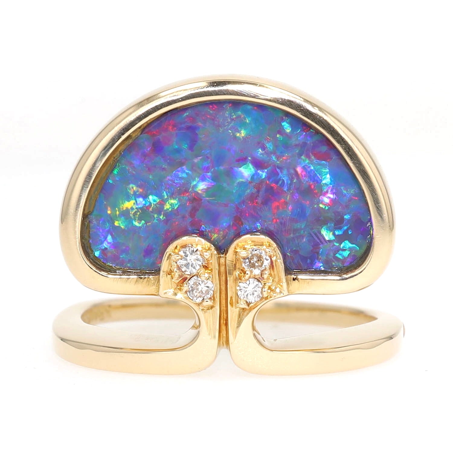 Ring in 750er Gelbgold mit einer Opal-Dublette und Diamanten, liegend frontal