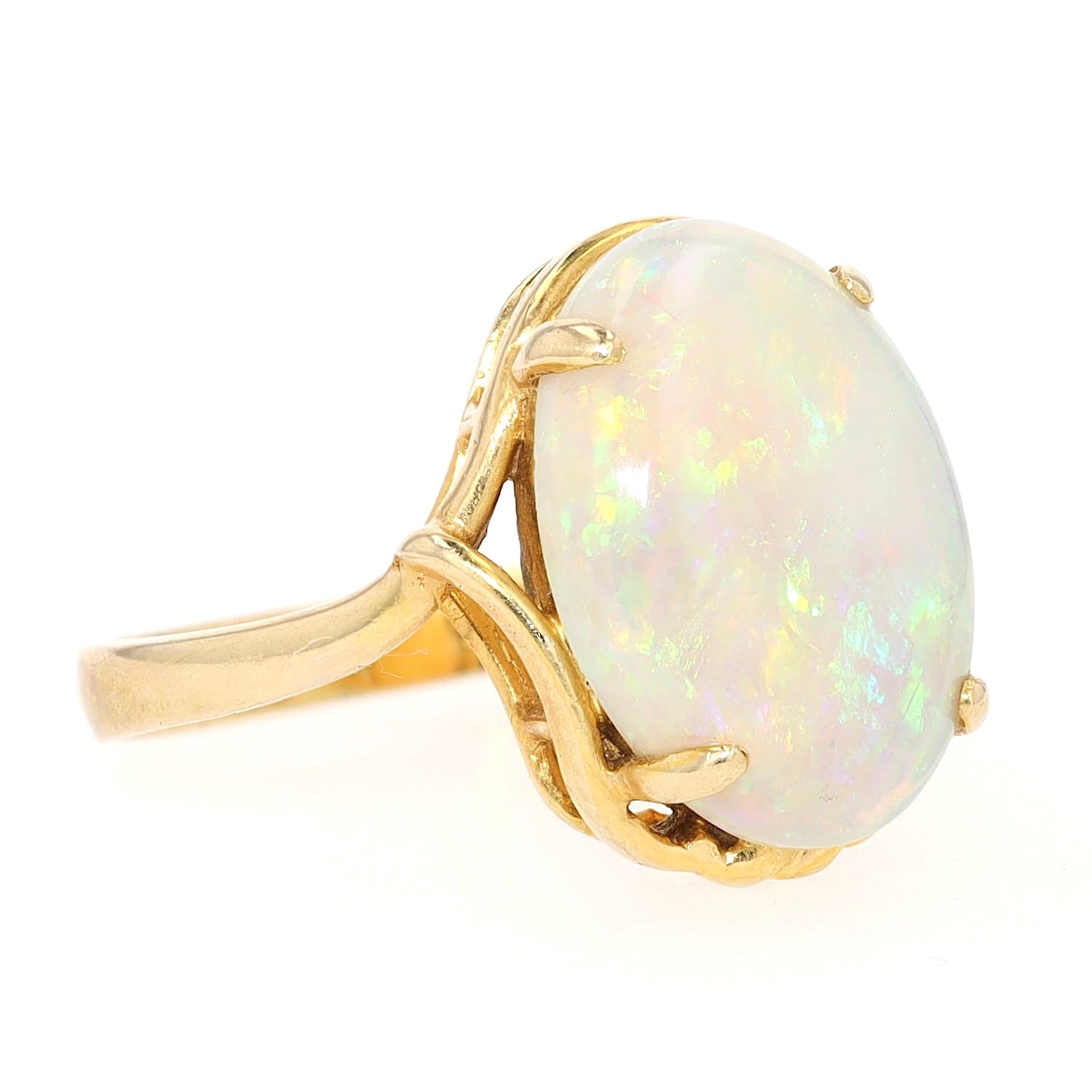 Ring in 585er Gelbgold mit einem Edelopal, liegend rechts gedreht