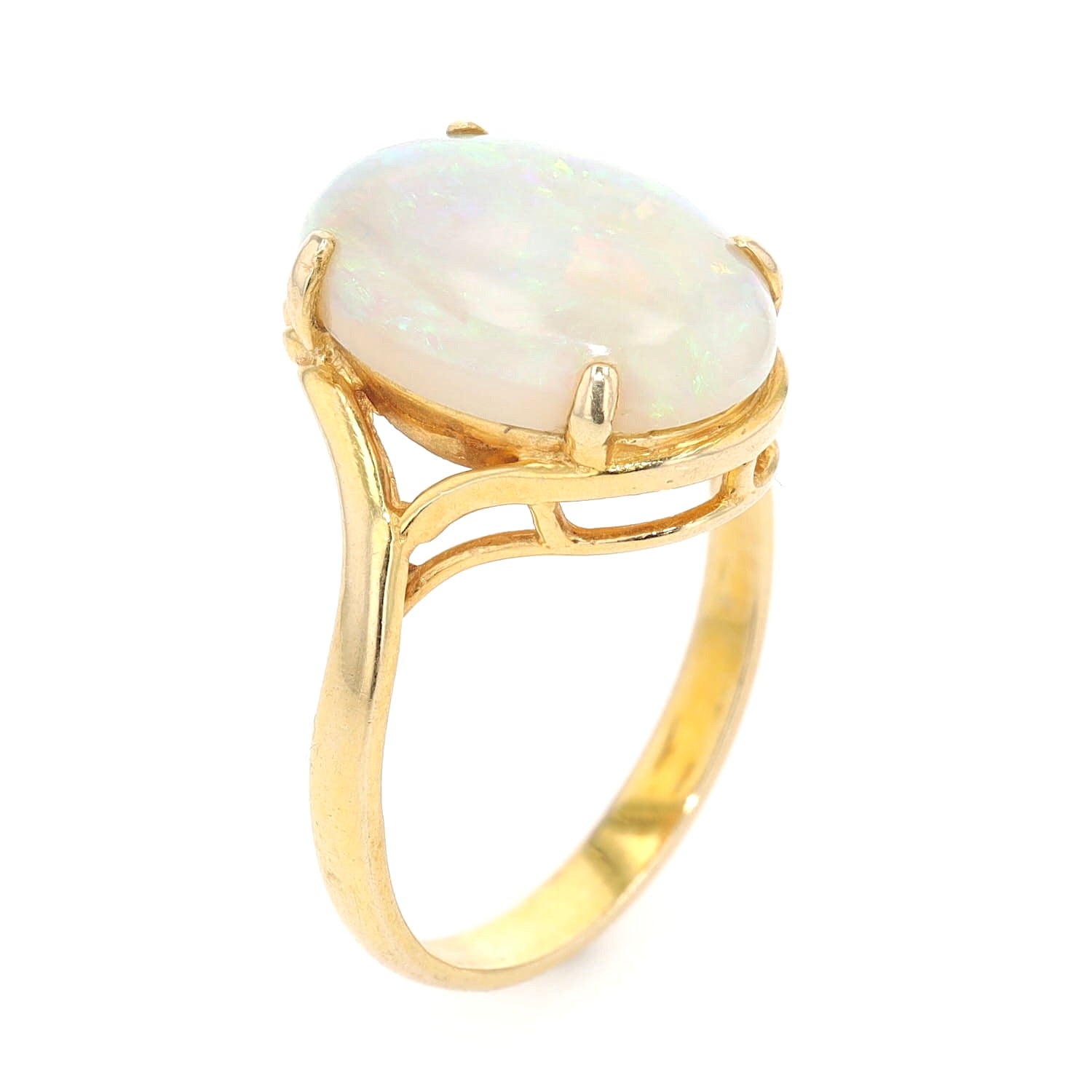 Ring in 585er Gelbgold mit einem Edelopal, stehend