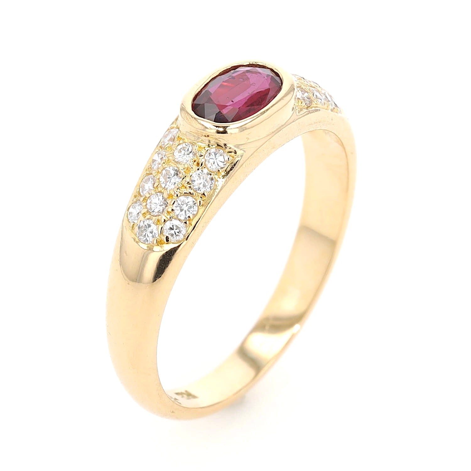 Ring in 585er Gelbgold mit einem Rubin und Brillanten, stehend