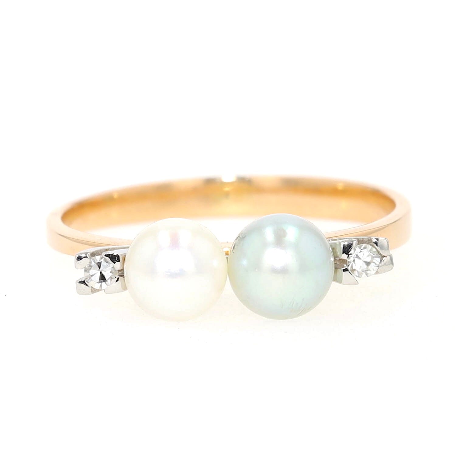 Ring in 750er Bicolor Gold mit 2 Zuchtperlen und Diamanten, liegend frontal