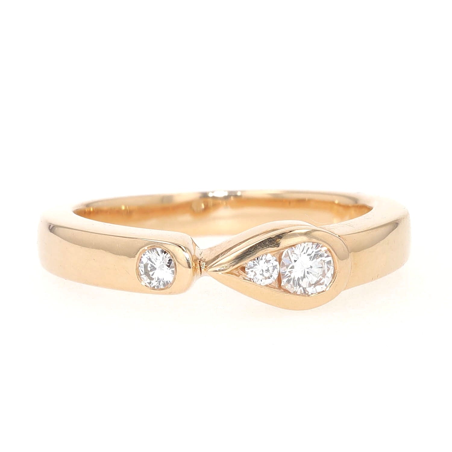 Ring in 750er Gelbgold mit Brillanten, liegend frontal