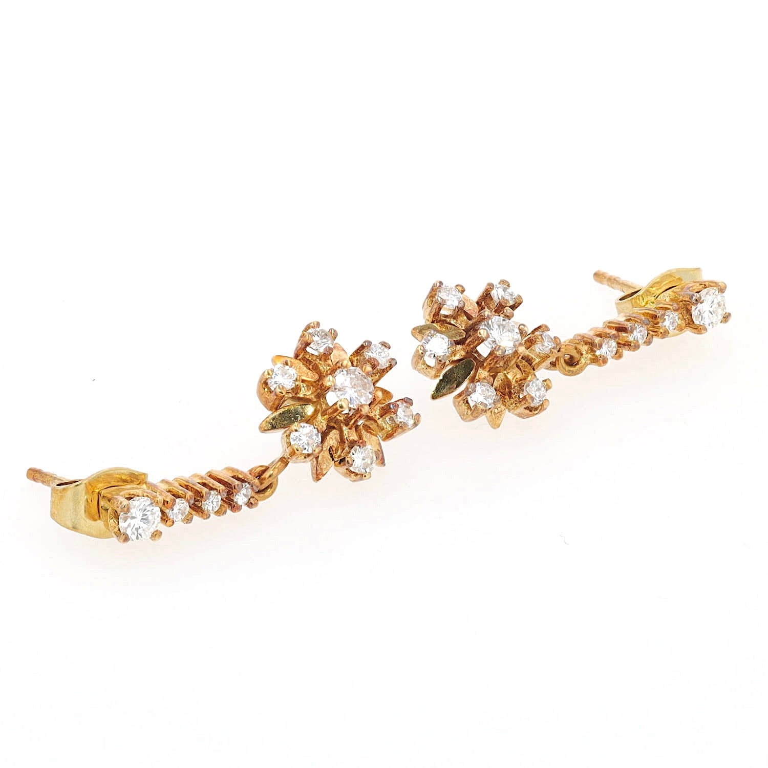 Ohrringe in 585er Rotgold mit Brillanten, liegend frontal