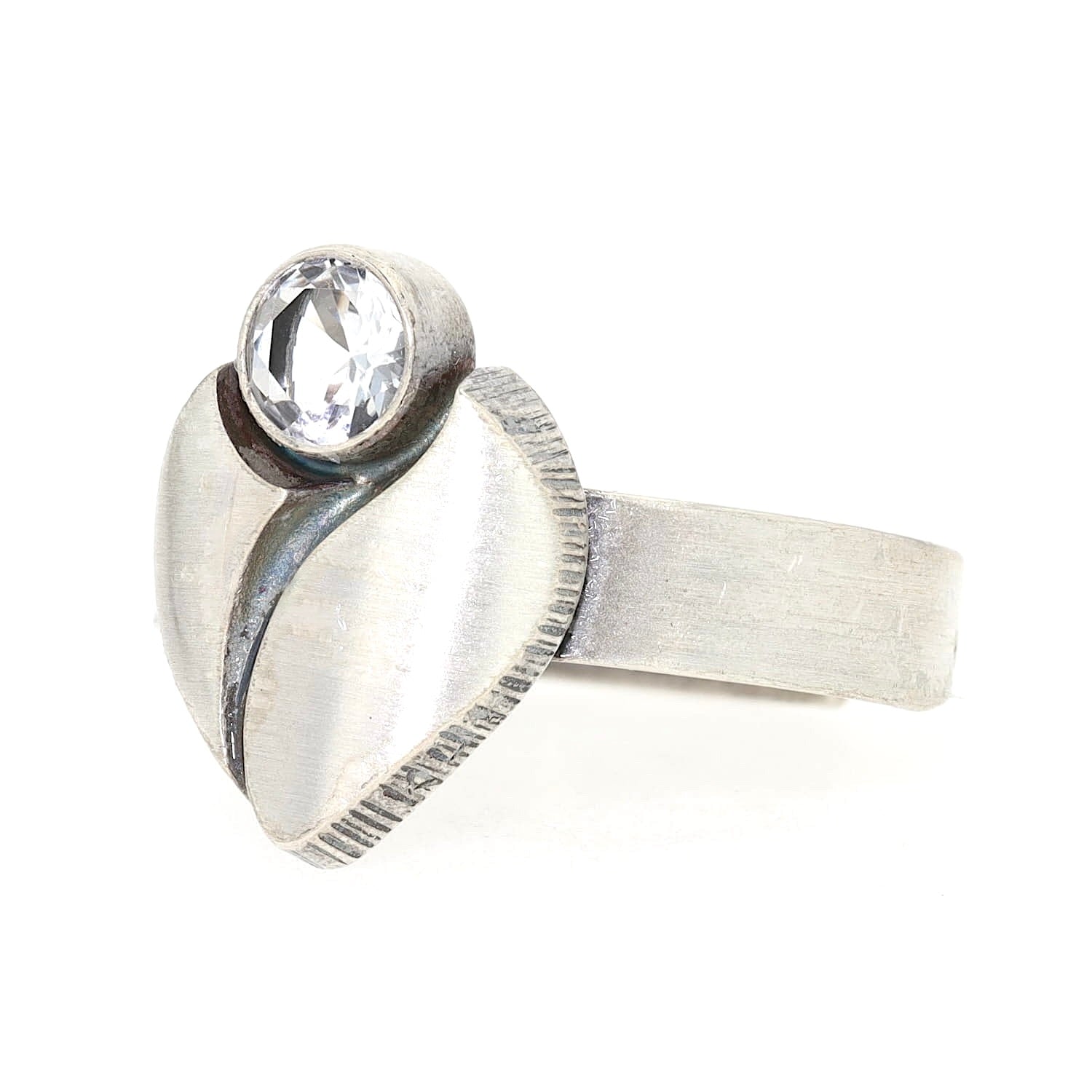 Karl Laine Ring in 925er Silber mit einem Bergkristall, liegend frontal