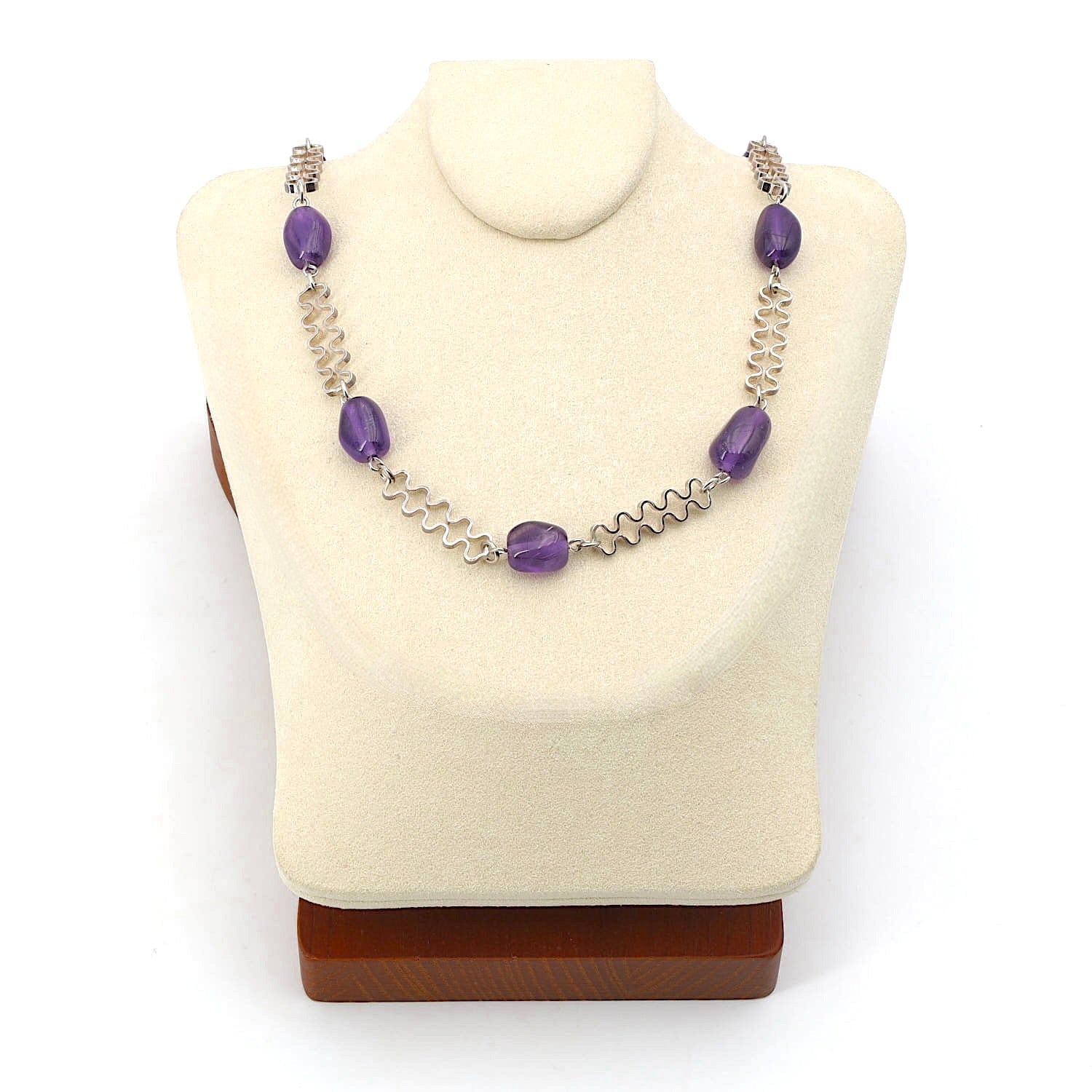 Kette in 835er Silber mit Amethysten, an der Büste