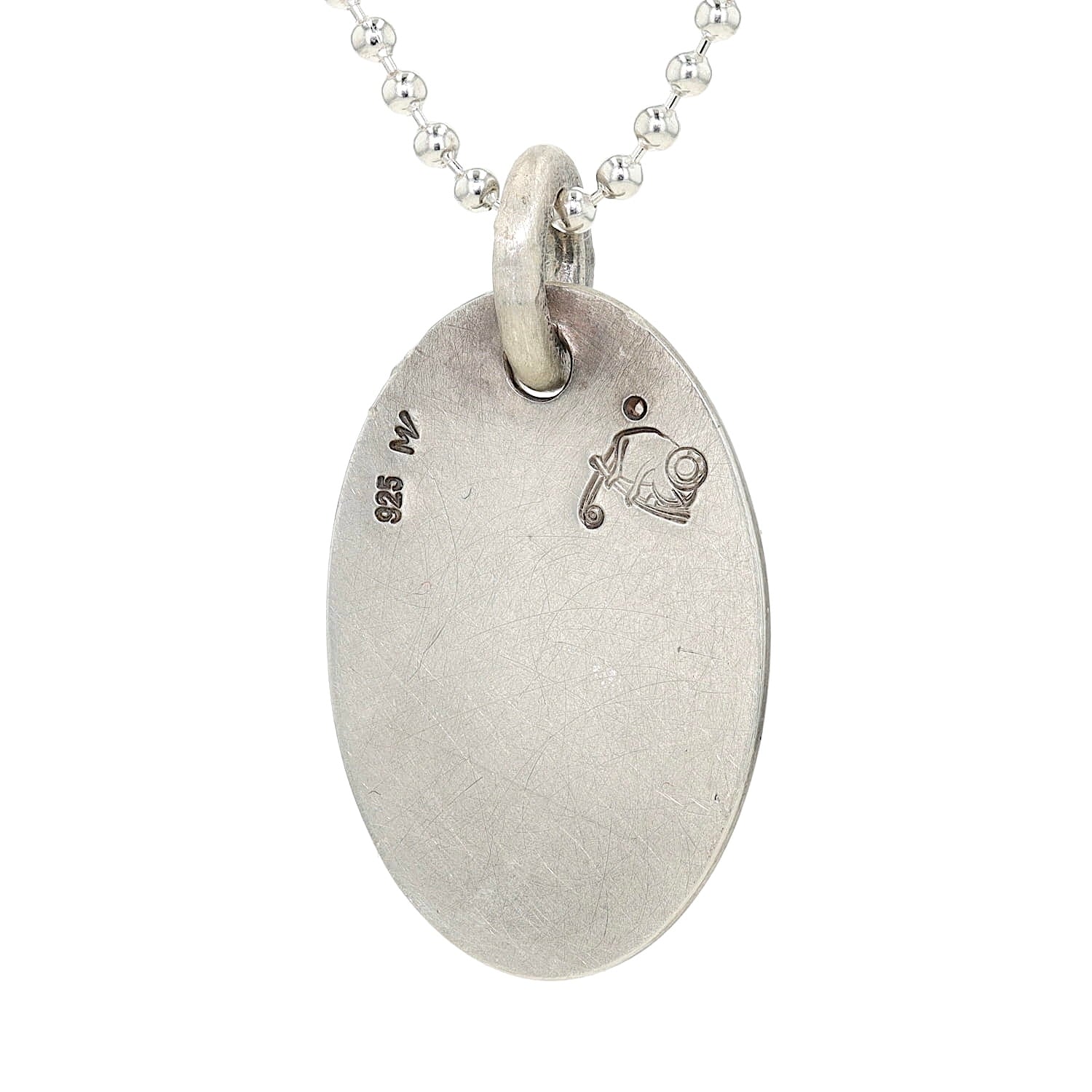 Kette und Anhänger aus 925er Silber mit Vergoldung und einem Brillanten, hängend Frontal Nahaufnahme von hinten