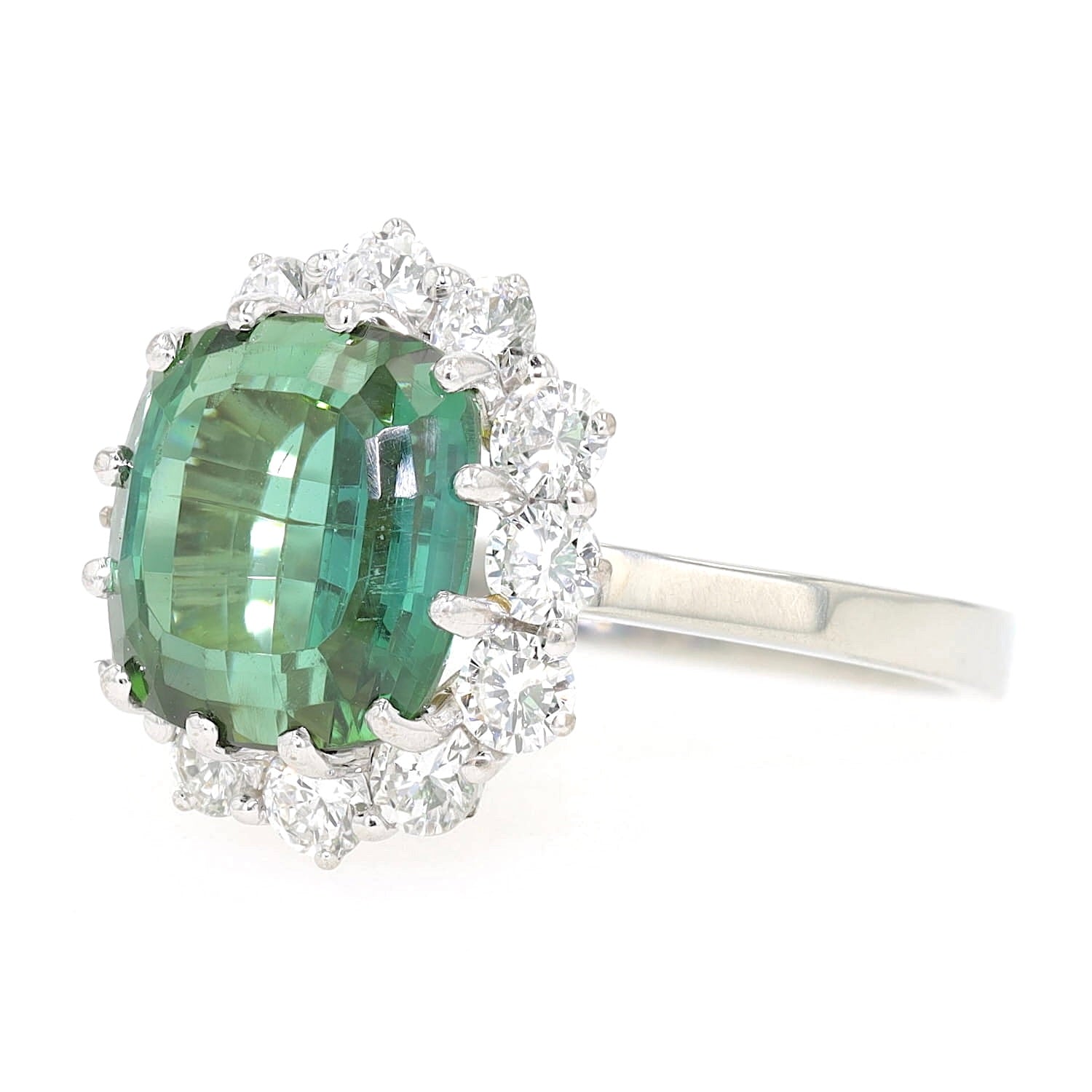 Vintage Ring in 750er Weißgold mit Brillanten und einem Turmalin, liegend links gedreht